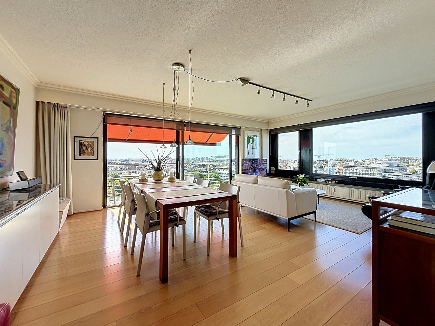 Appartement prêt à emménager exceptionnellement bien situé avec une vue magnifique sur le port de plaisance. 