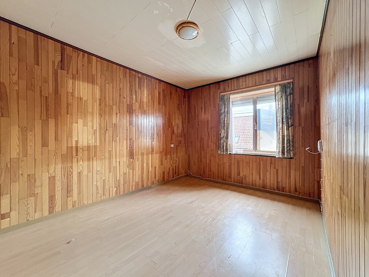 Ruime, te renoveren woning met grote tuin te Herzele 