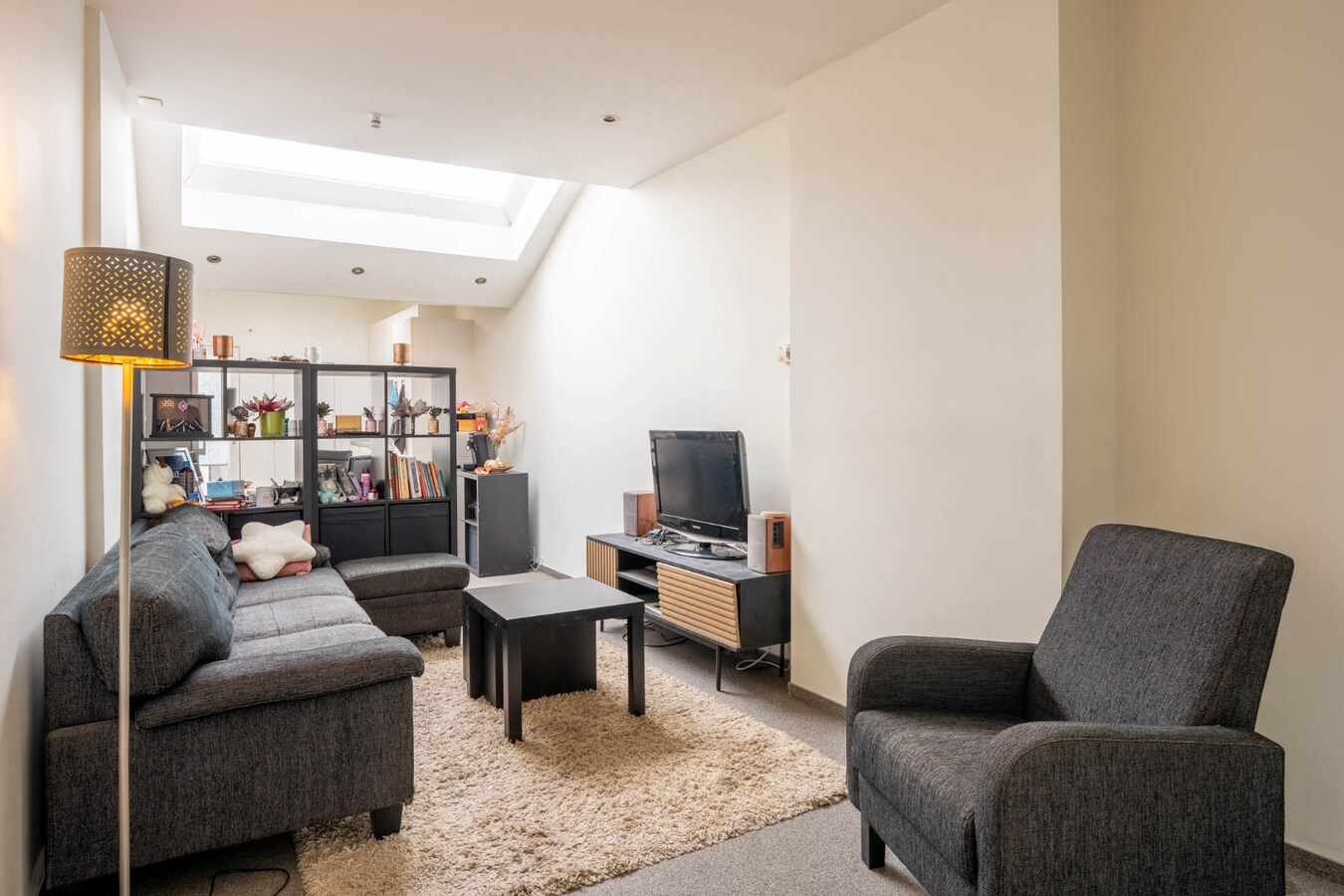 Een knusse rijwoning met tuintje en 3 slaapkamers, gelegen pal in het centrum van Maaseik. 