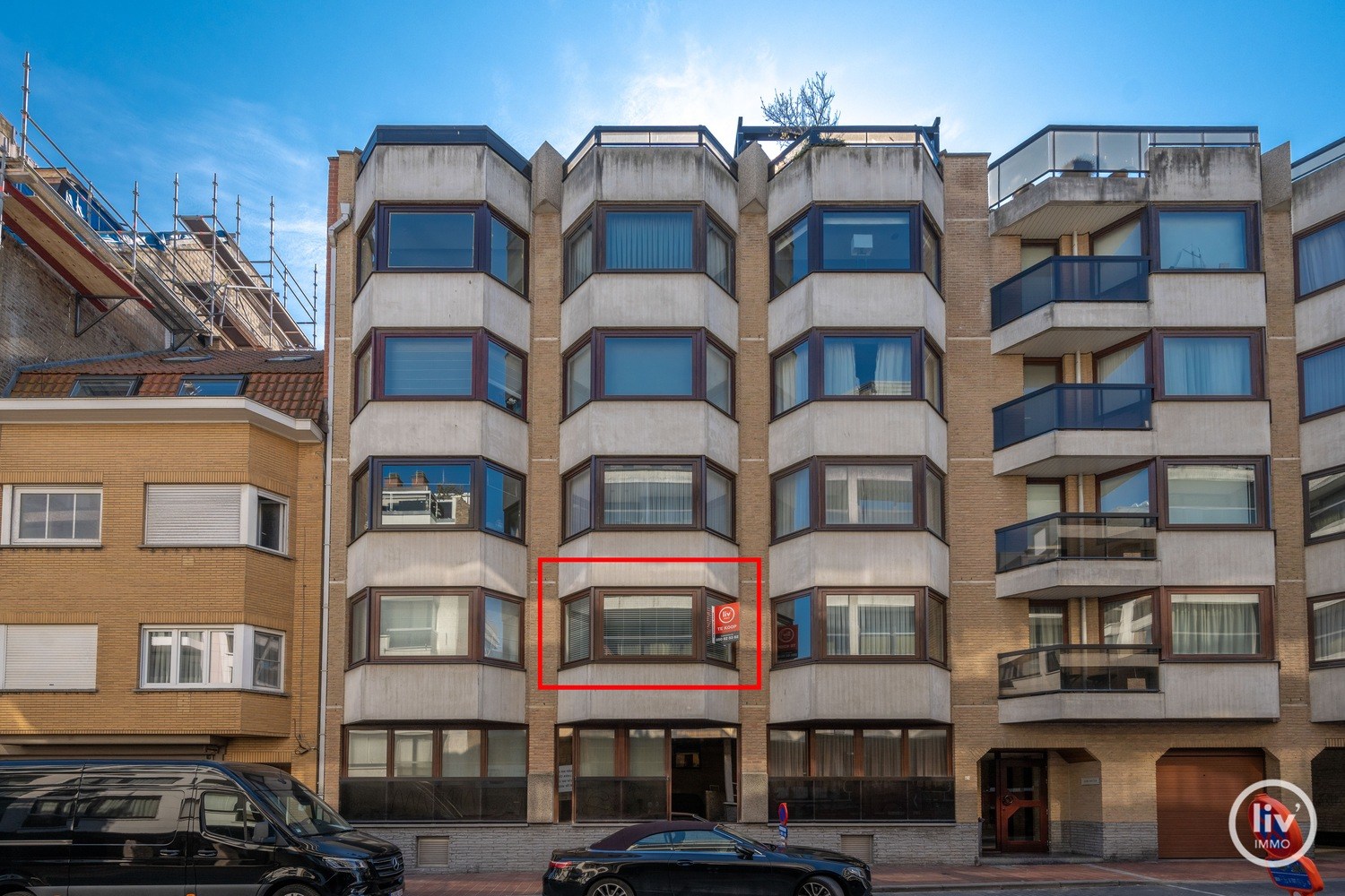 GEMEUBELD - Gezellig, gerenoveerd 2-slaapkamerappartement op een topligging vlakbij de Kustlaan te Knokke. 