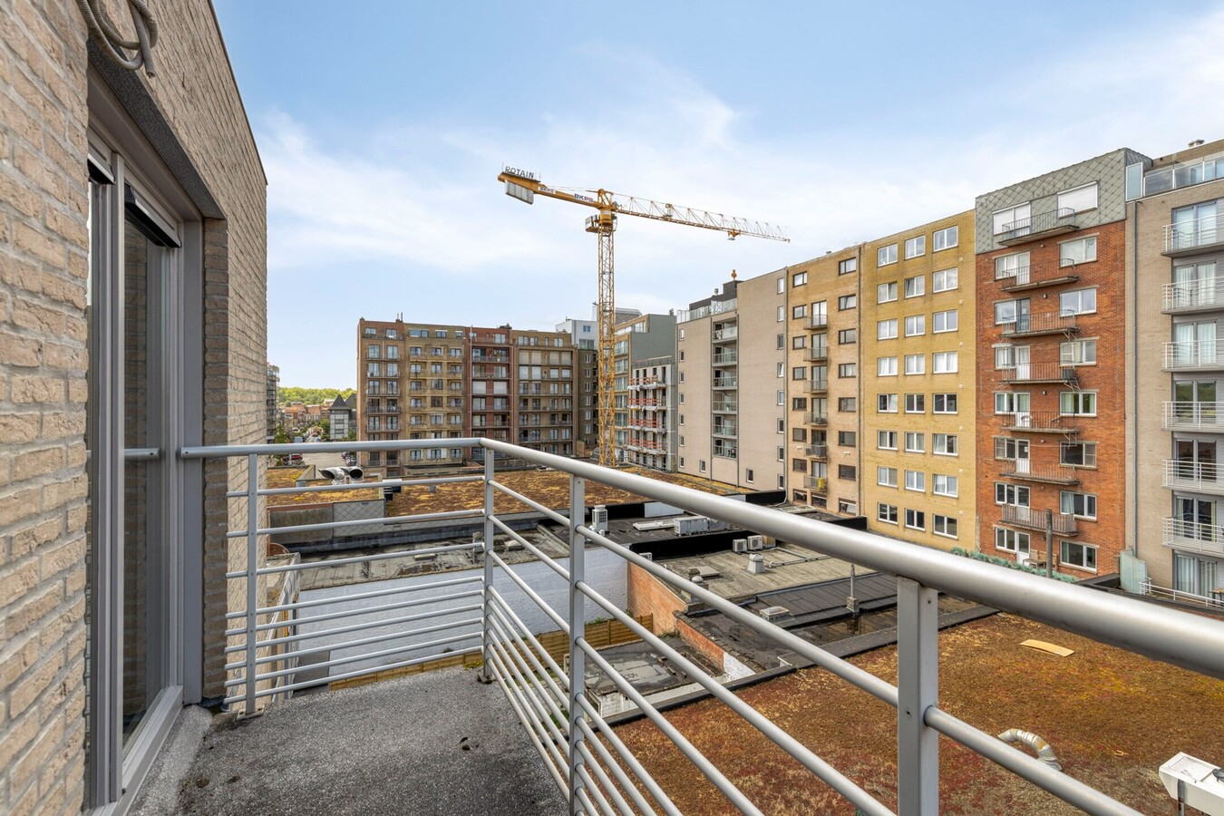 Penthouse ensoleillé avec une très grande terrasse 