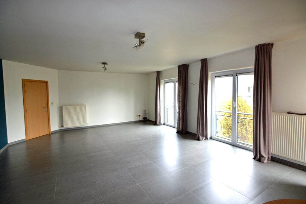 Appartement (104 m²) met 2 slpks, garage en kelderberging. 
