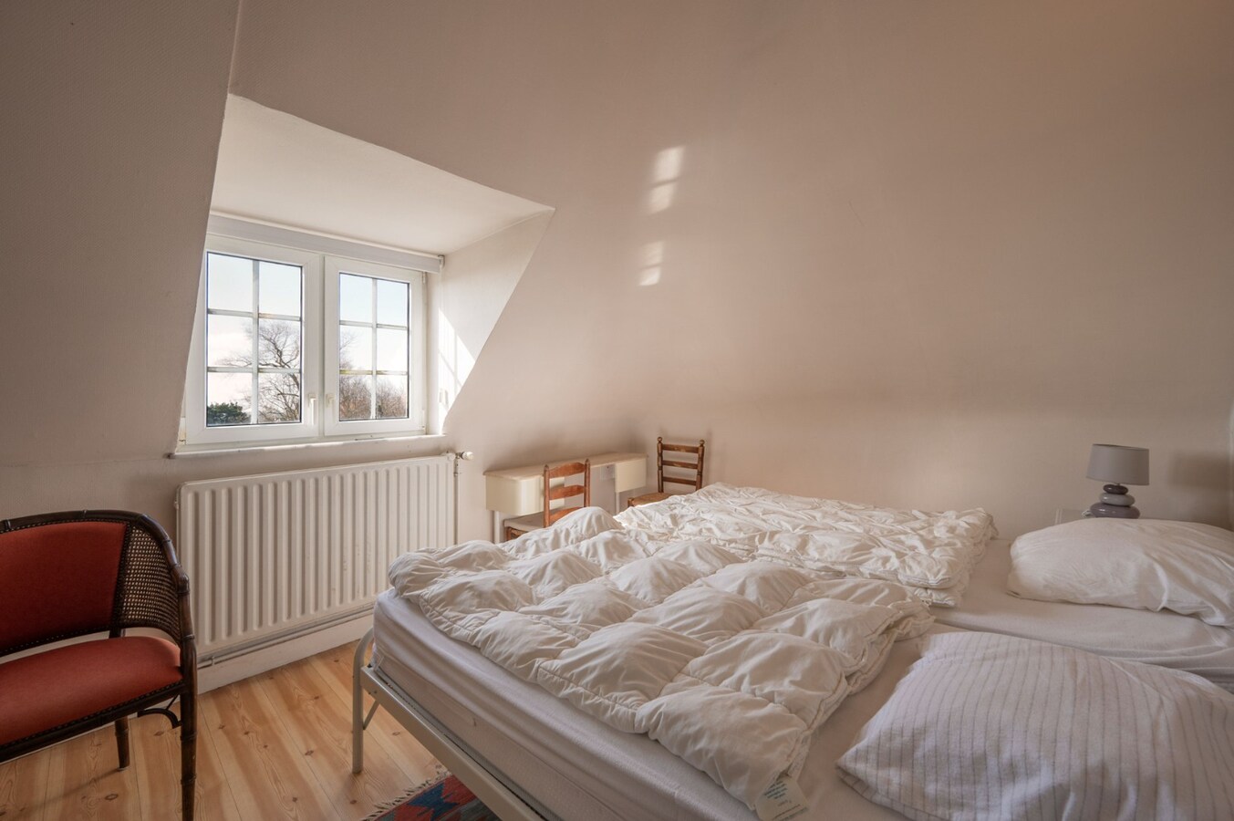 Villa in eclectische stijl met garage en staanplaatsen in het hart van Duinbergen 