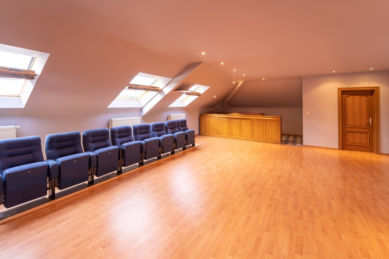 Royale villa met zwembad en extra woonruimte op 3070 m² 