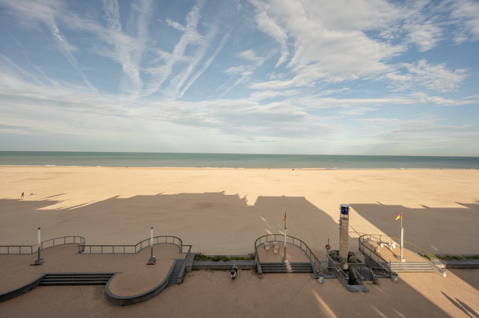 Centraal gelegen appartement met FRONTAAL ZEEZICHT 