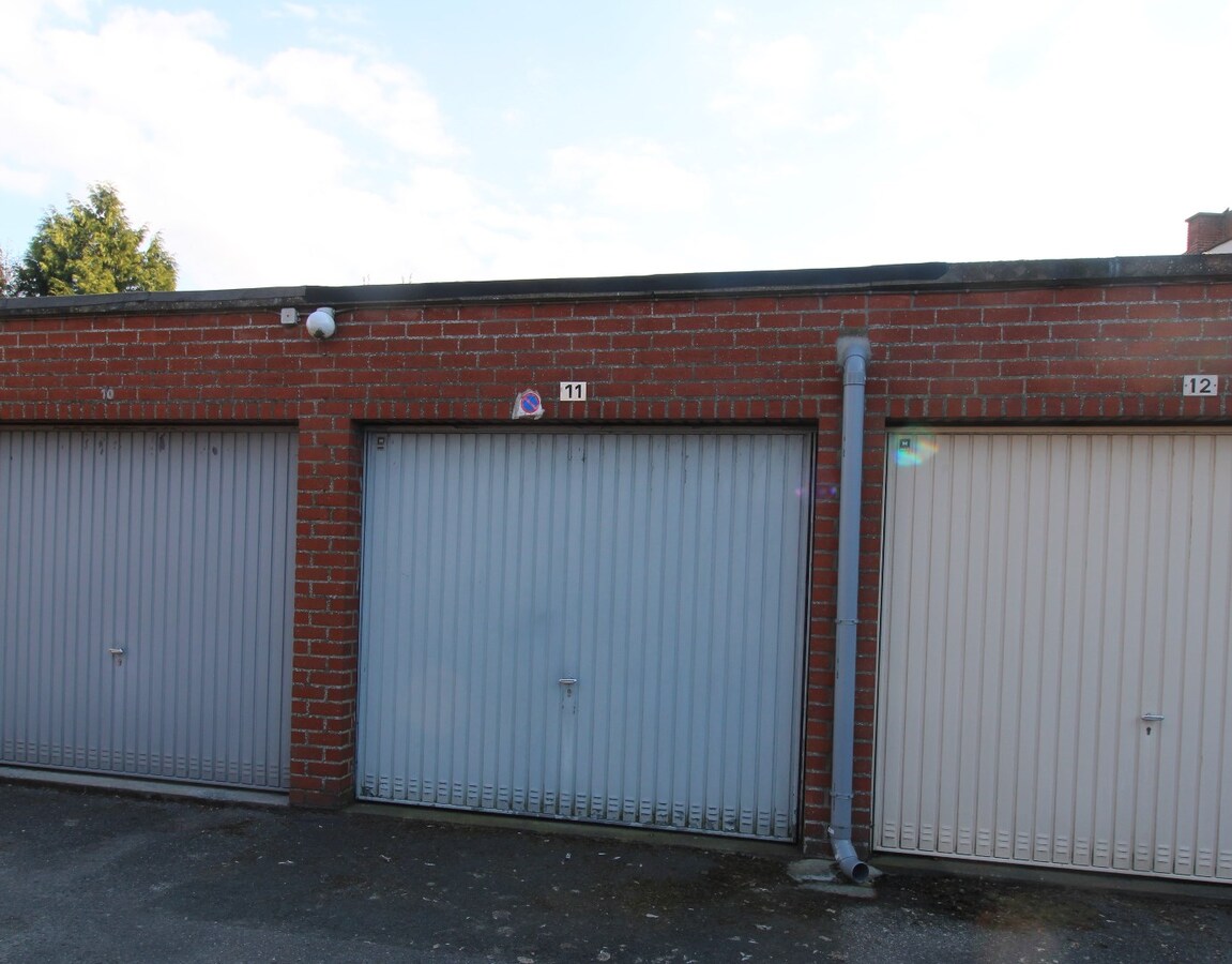 Woning met 2 slaapkamers, tuin en garage te Roeselare 