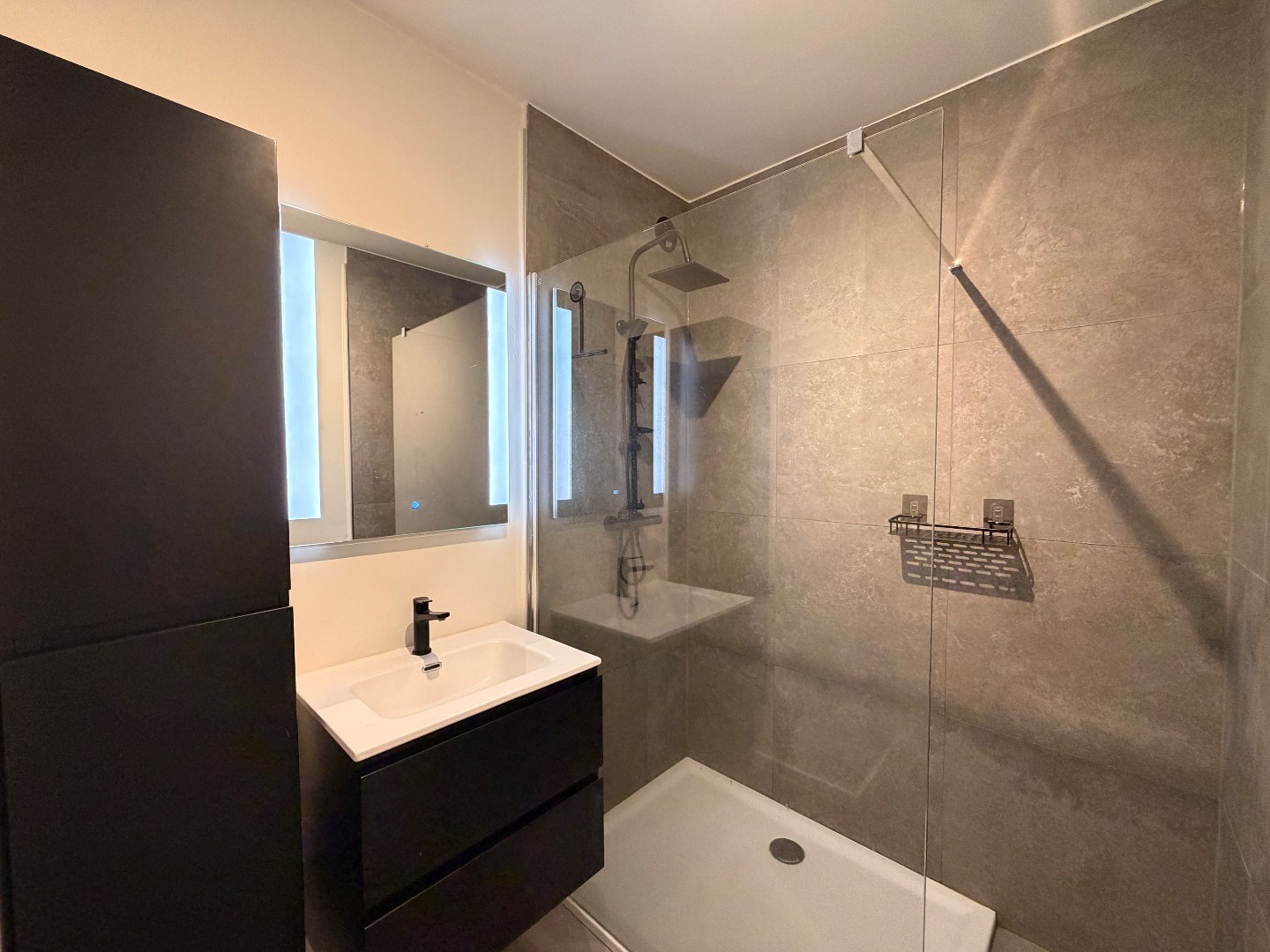 Instapklaar appartement met twee slaapkamers op een rustige ligging te Lint! 