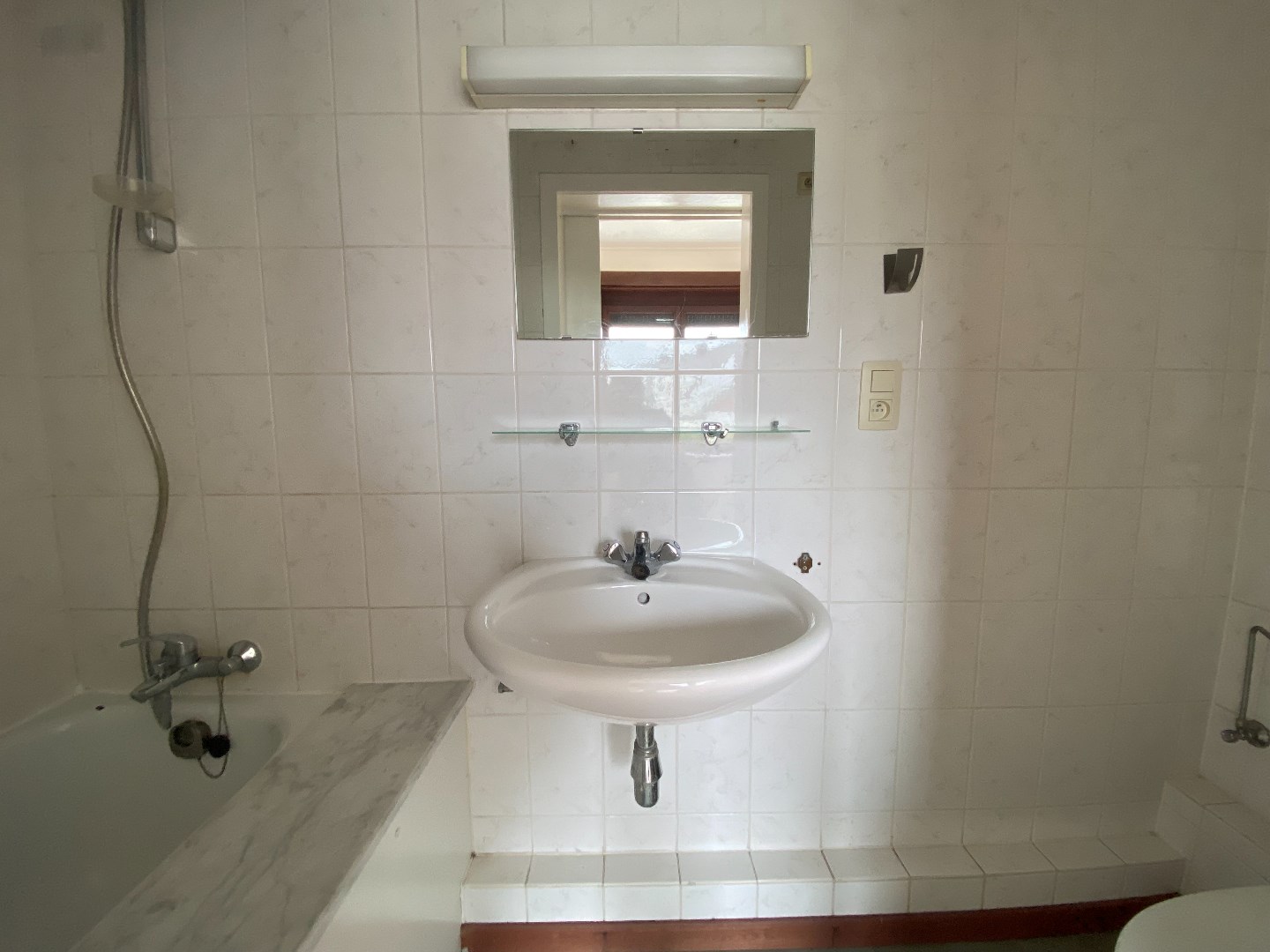 Zeer centraal gelegen gelijkvloers appartement met 1 slpk in hartje Waregem! 