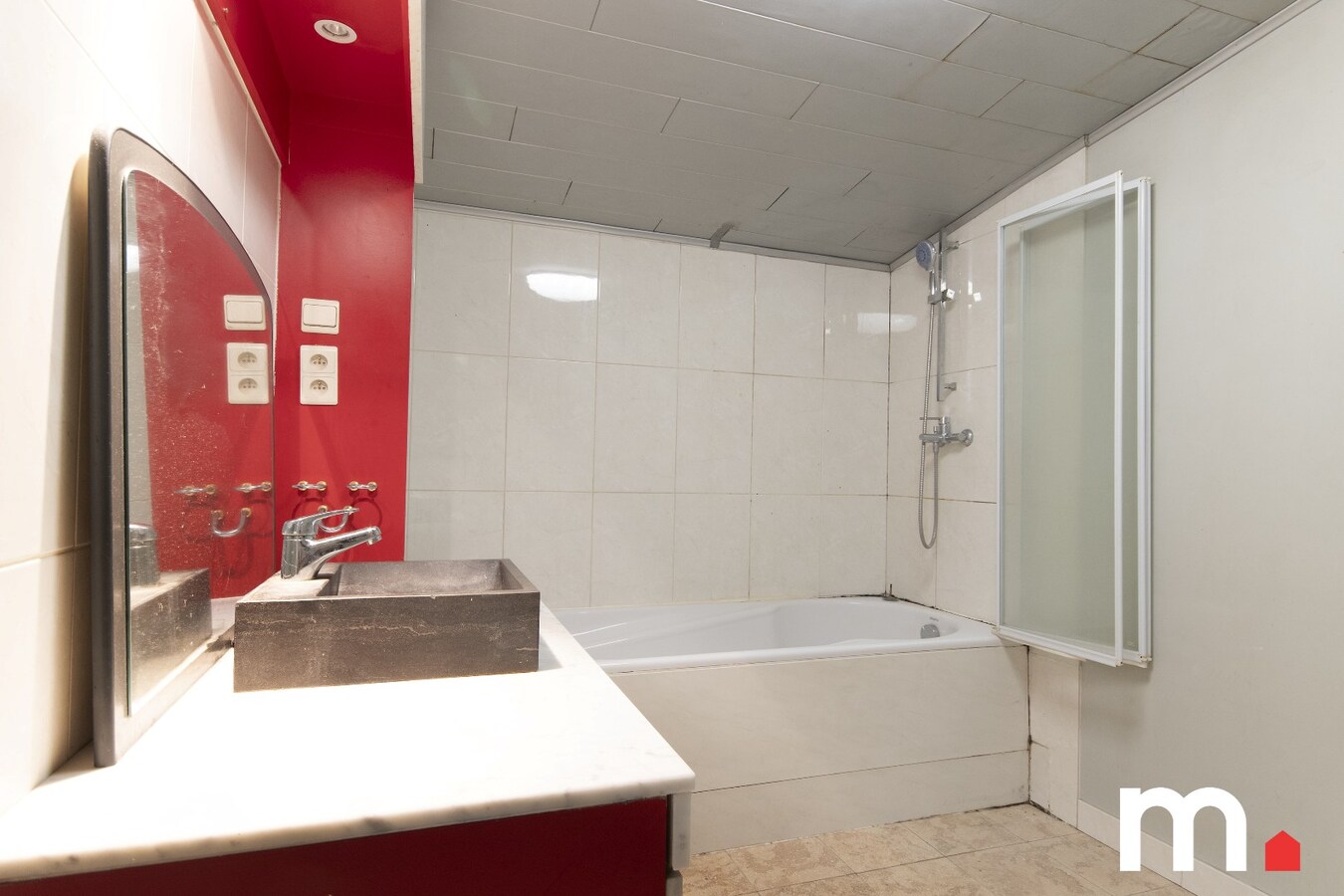 Charmante en ruime woning met grote tuin op 1.218 m² in het gezellige Lendelede met LOODS ! 