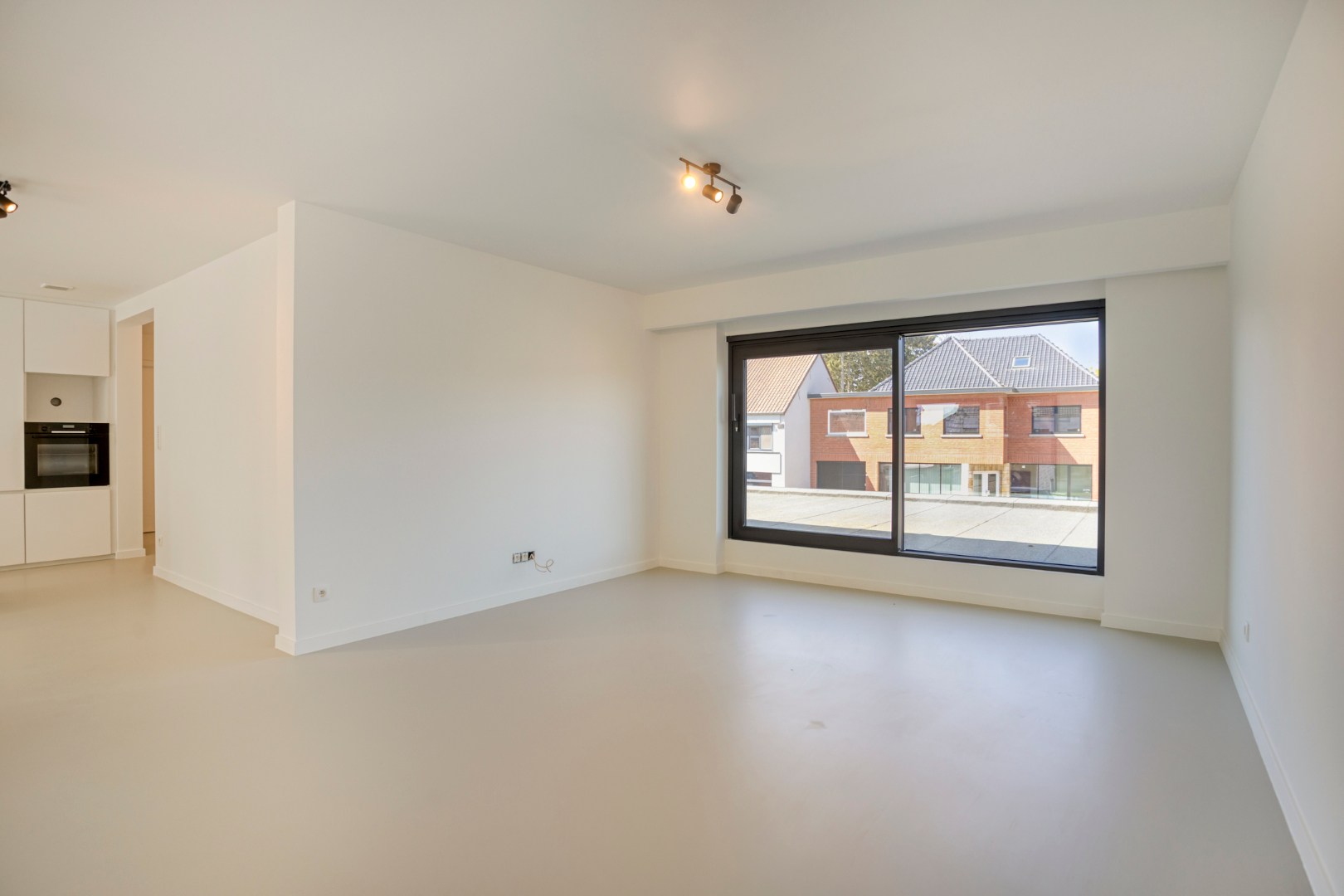 Gerenoveerd ruim en lichtrijk appartement met 2 slaapkamers en ruim terras - EPC label B 