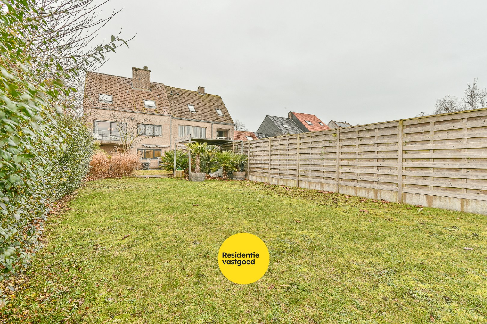 Bel-étagewoning met ruimte tuin te huur in Zandvoorde 
