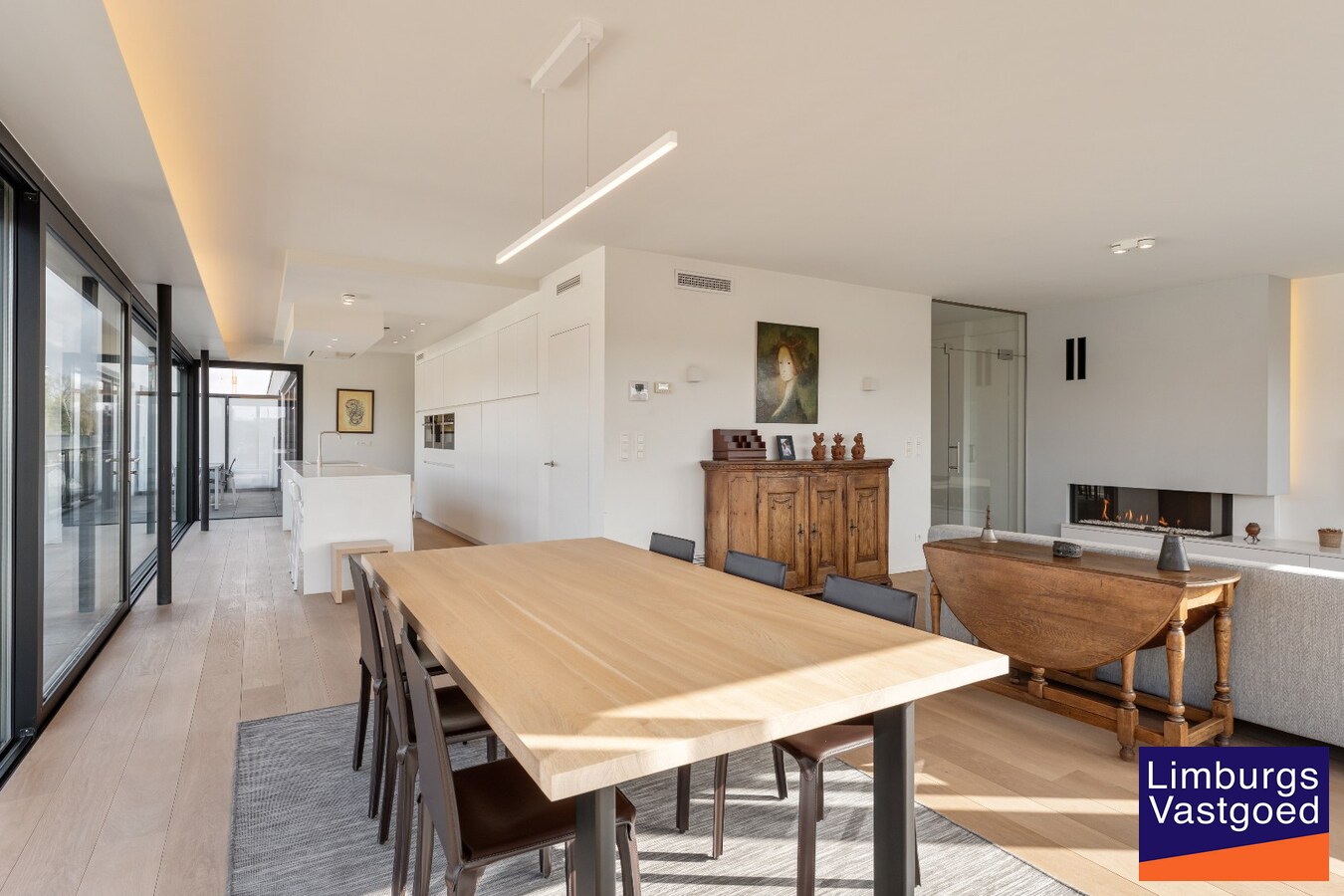 Exclusief penthouse met ruim terras, 2 slpk, dubbele autostaanplaats, centrum Genk 