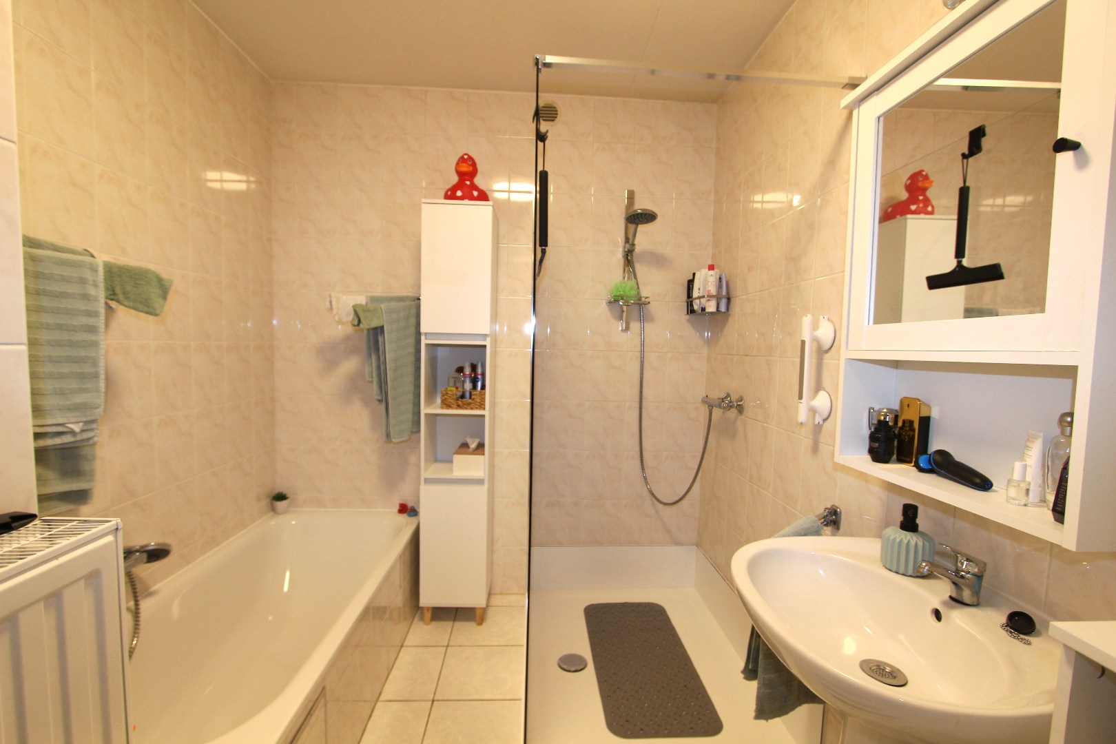 RUIM APPARTEMENT (124²) MET GARAGE - PRACHTIG GELEGEN 