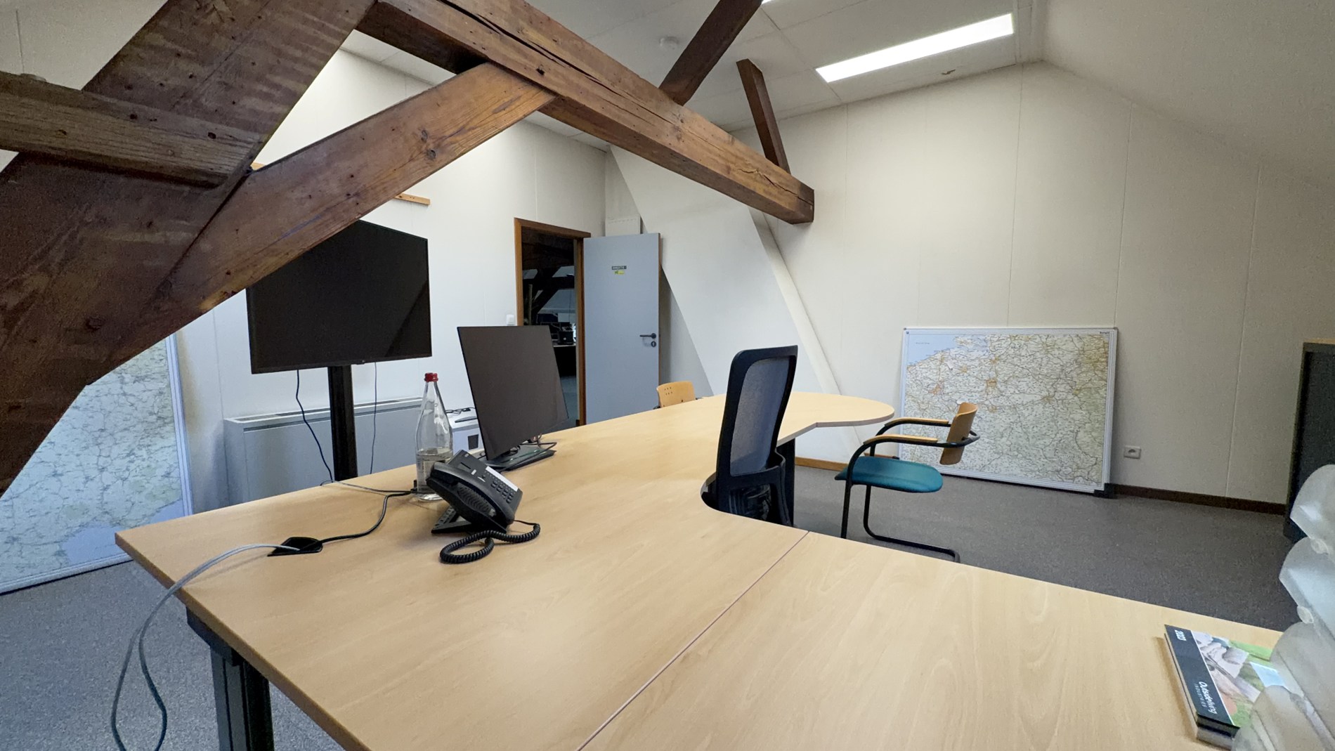 Kantoren met zicht op water in gerenoveerde kantoorvilla te huur in Gent