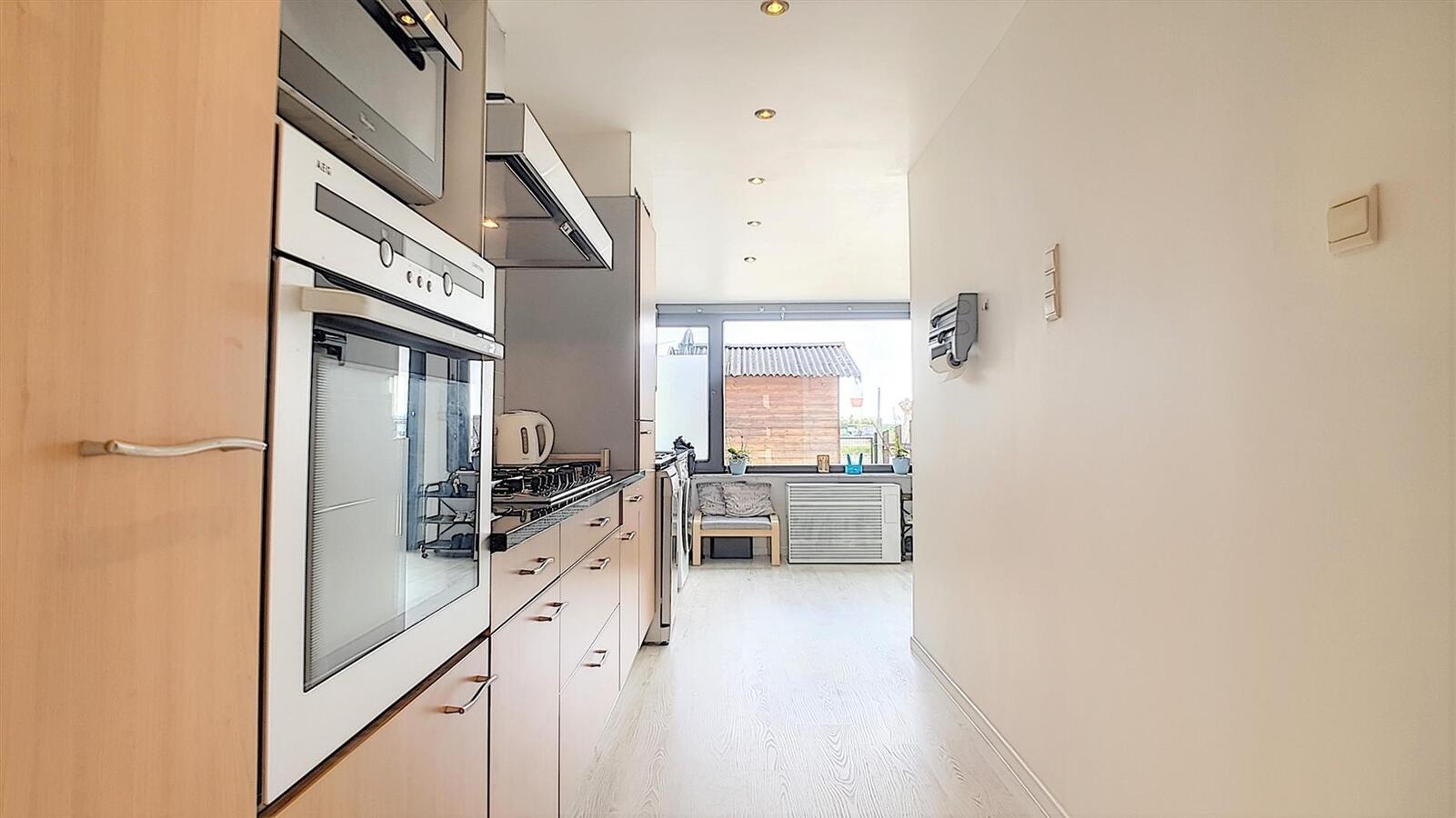 Gezinswoning met drie slaapkamers, terras en uitweg achteraan - Zwankendamme 