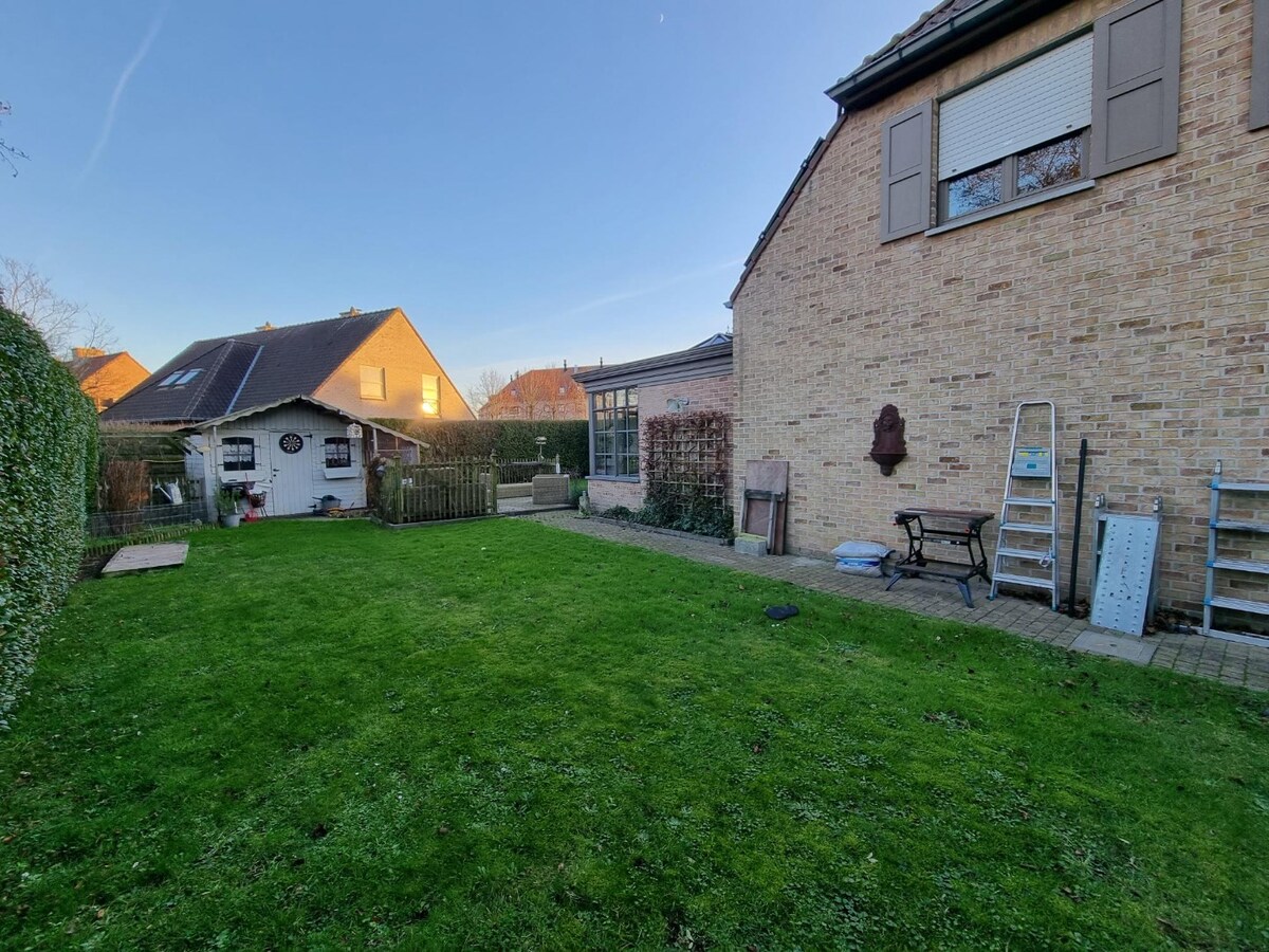 Zeer knappe, halfopen gezinswoning te Lissewege 