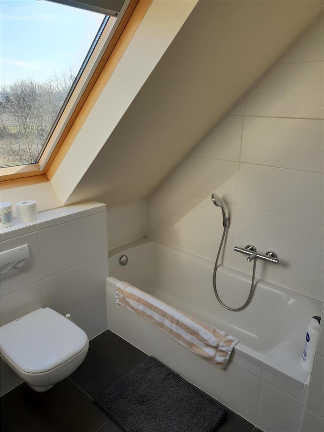 Duplex appartement met 2 slpks, terras en garage te Maldegem 