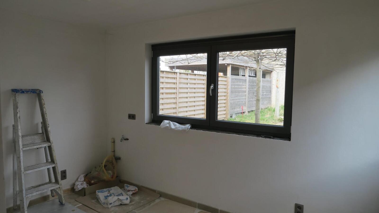 Welgelegen woning op ruim perceel van 1230 m² 