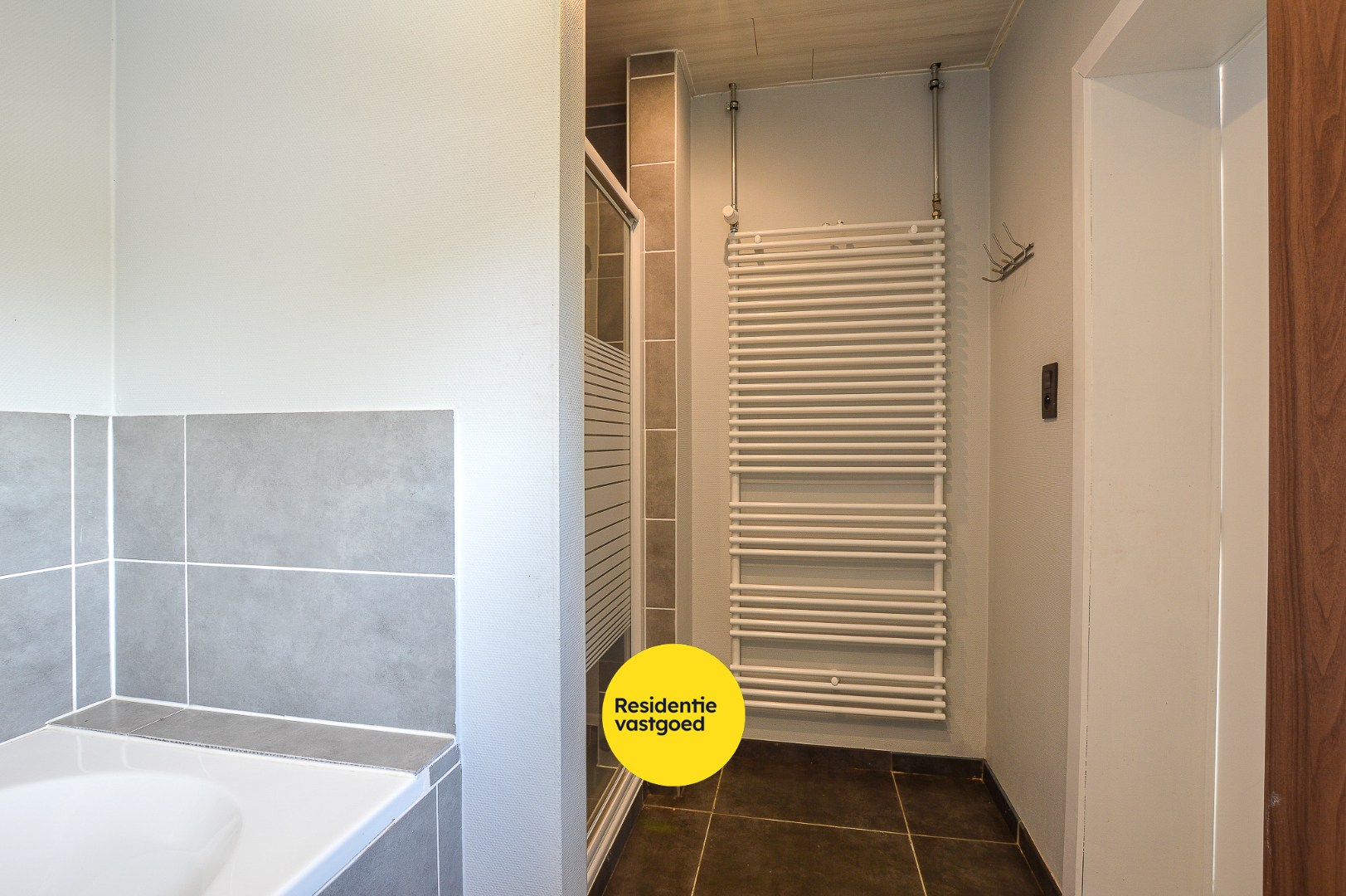 Gerenoveerde woning met 3 slaapkamers te huur nabij Centrum Oudenburg. 