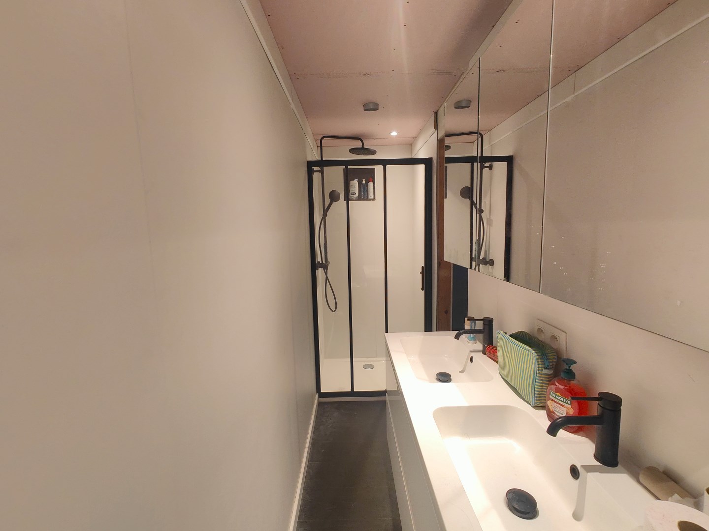 Ruim duplex appartement met terras te Gent 