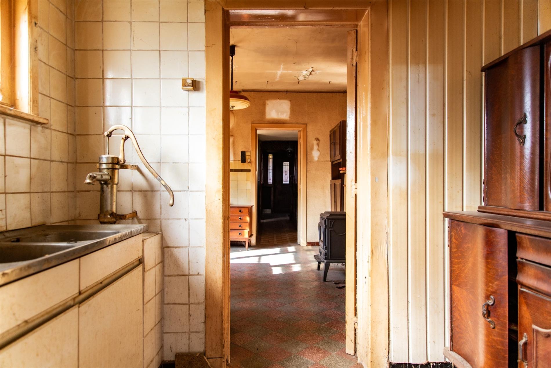 Totaal te renoveren art deco woning met 5 slpks op 950m² nabij centrum Maldegem 