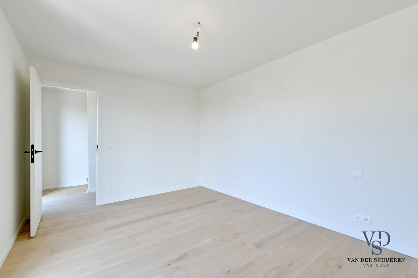 IN OPTIE ! Half Open Bebouwing met afzonderlijke garage 