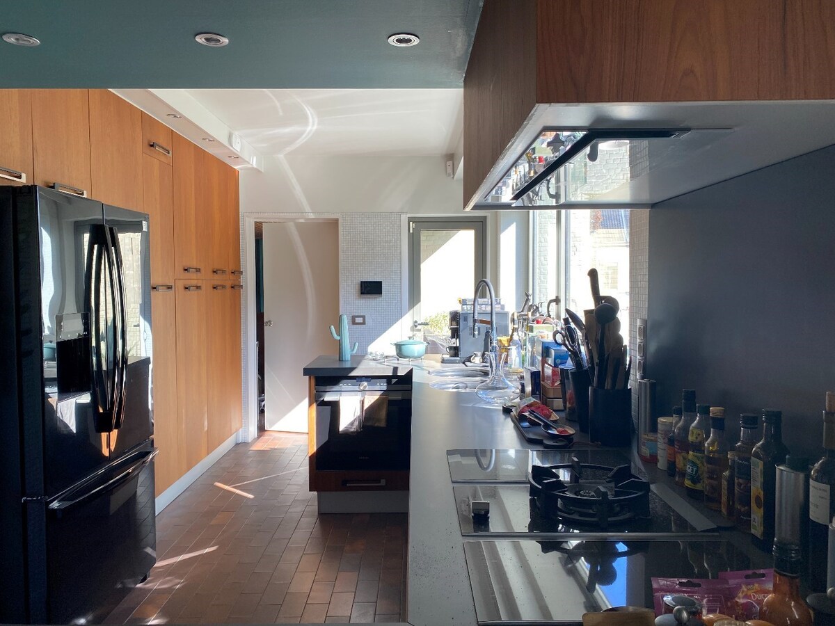 Authentique villa du 20e siècle, rénovée par un architecte de renom, avec 6 chambres et jardin ! 