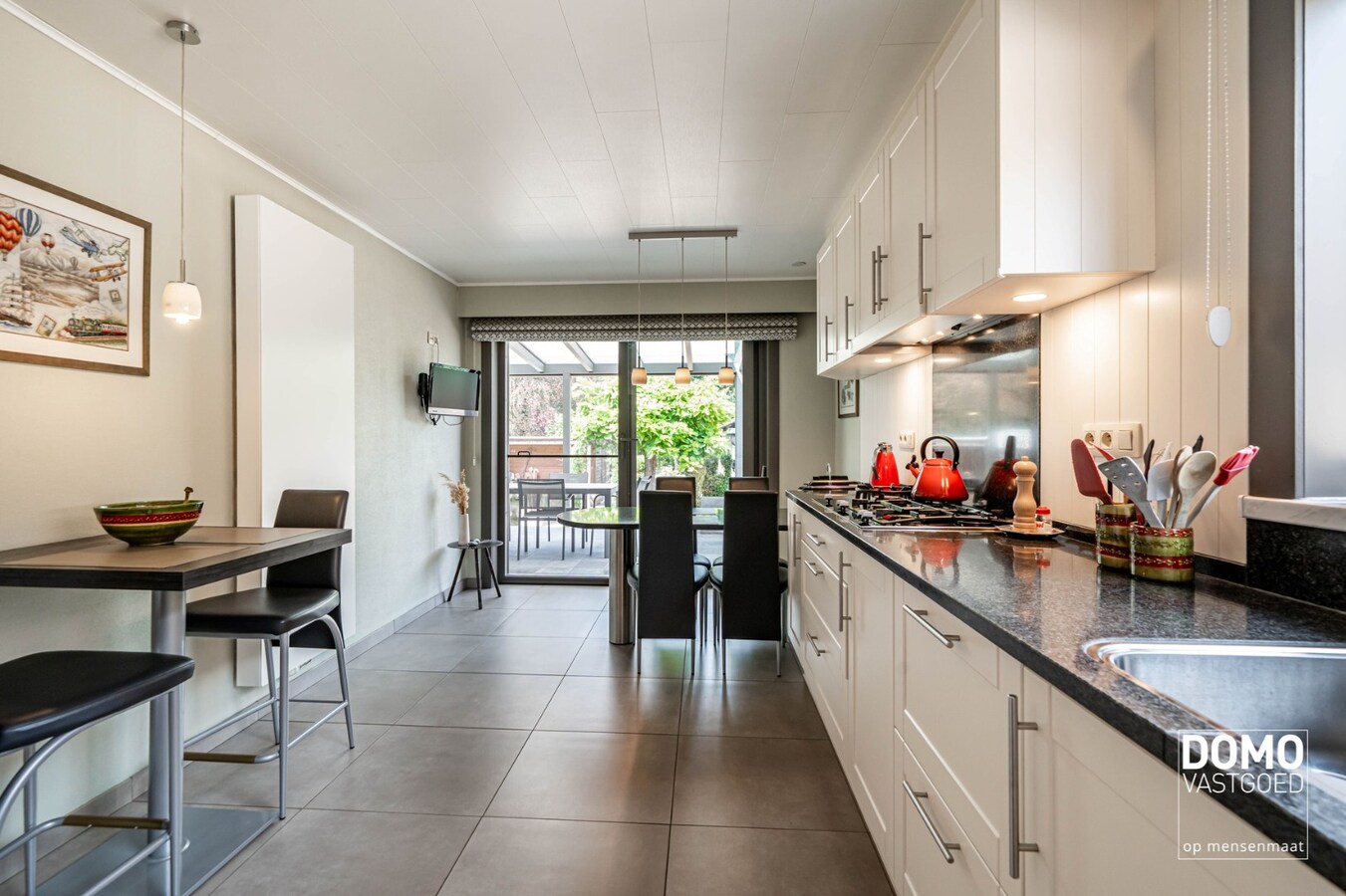 GERENOVEERDE, INSTAPKLARE GEZINSWONING MET 4 SLAAPKAMERS TE TUILT 
