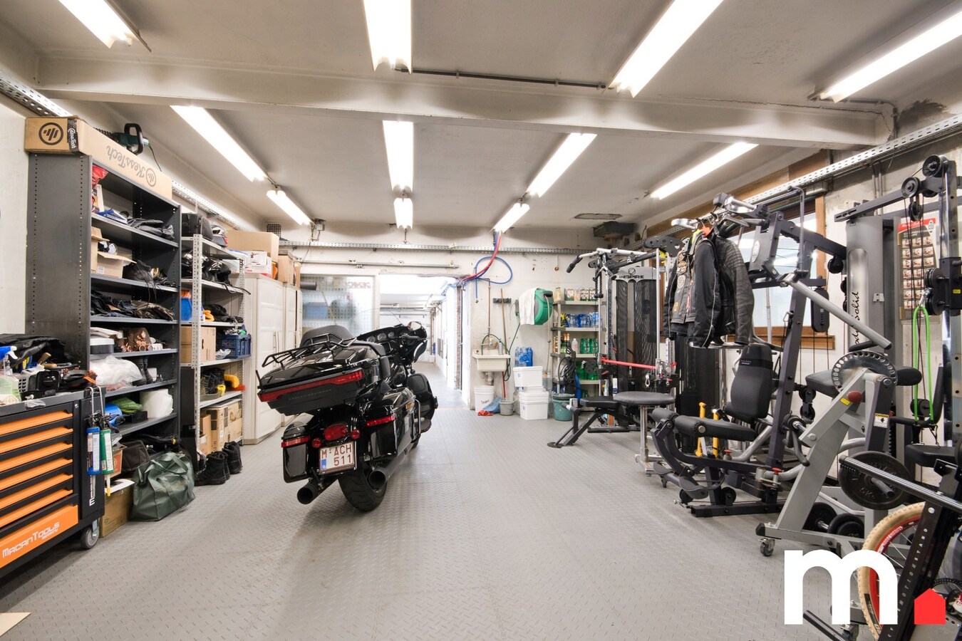 Uniek handelshuis met woonst op toplocatie – 220m² commerciële Ruimte + 165m² woning 