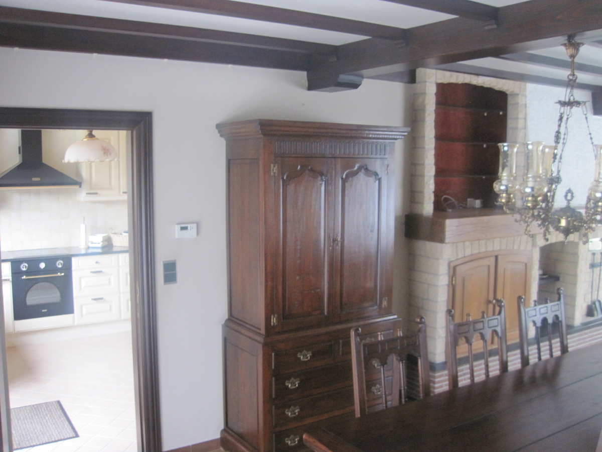 Bijzonder degelijke en ruime Half Open Bebouwing. 