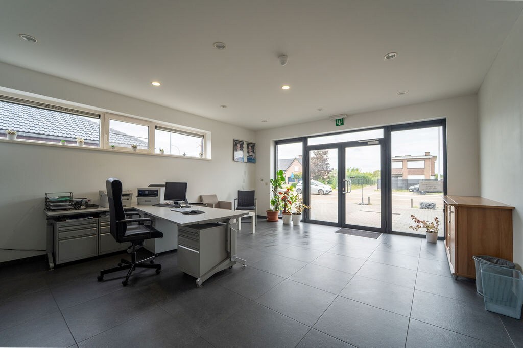 RUIM HANDELSHUIS MET WOONST TE SPALBEEK (HASSELT) 