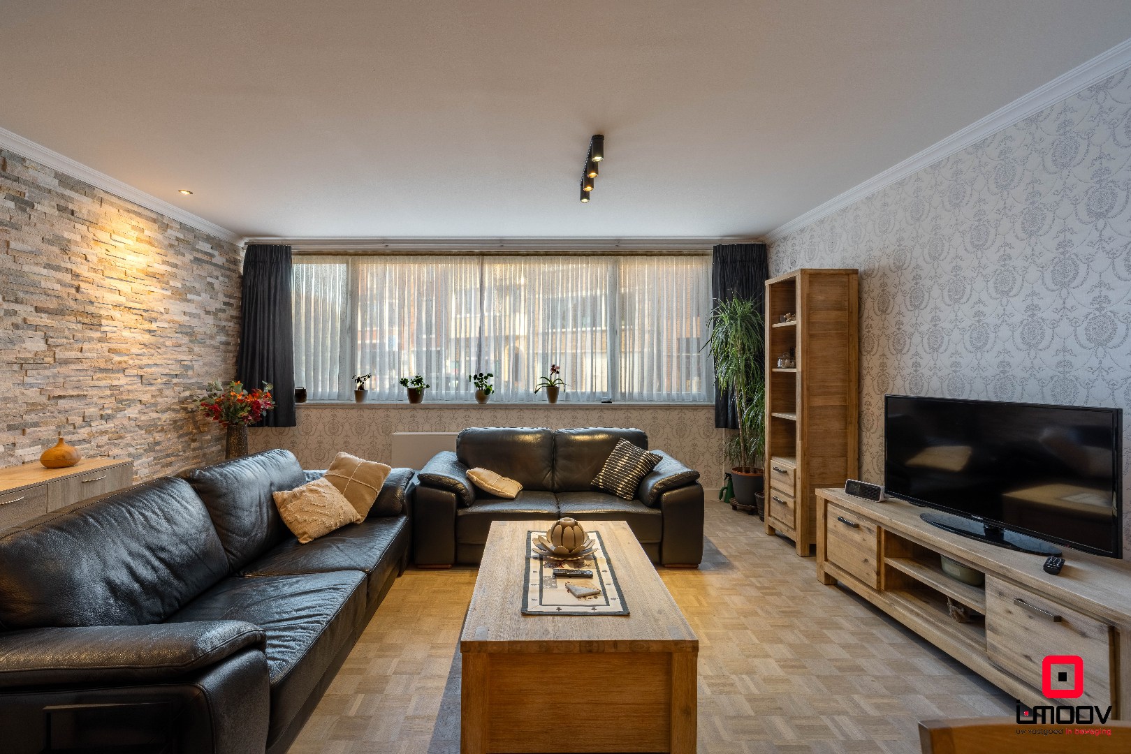 Instapklaar gelijkvloers appartement met tuin en parking in Sint-Amandsberg 