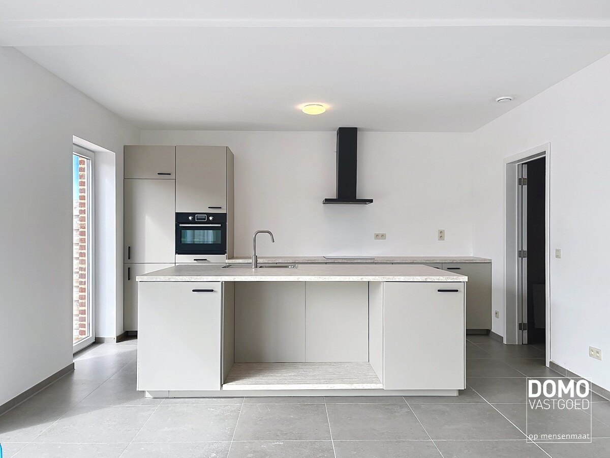 MODERNE NIEUWBOUWWONING MET 3 SLAAPKAMERS TE KORTENAKEN 
