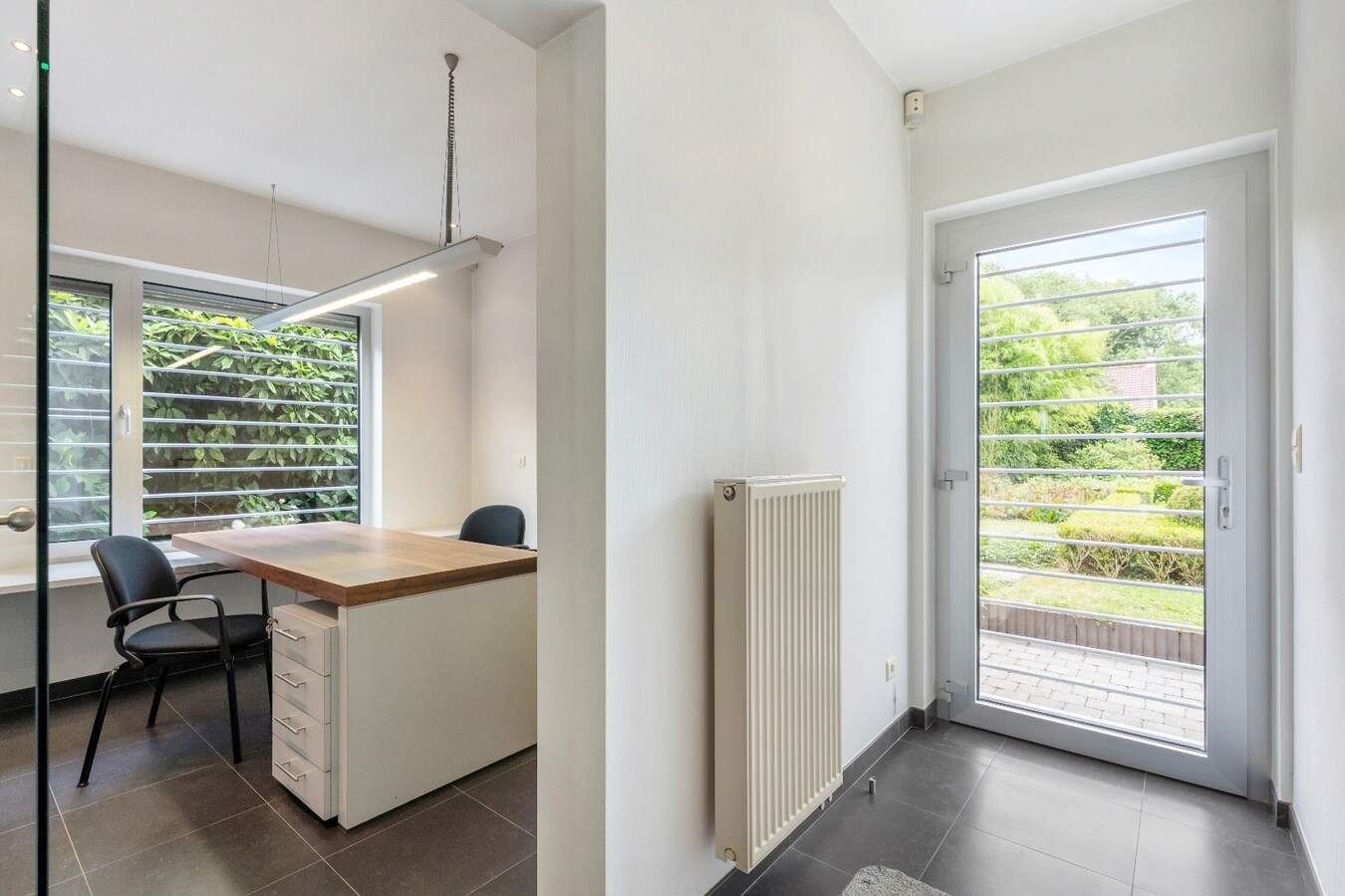 Centraal gelegen handels(woning) met garage op 369m² in Merkem! 