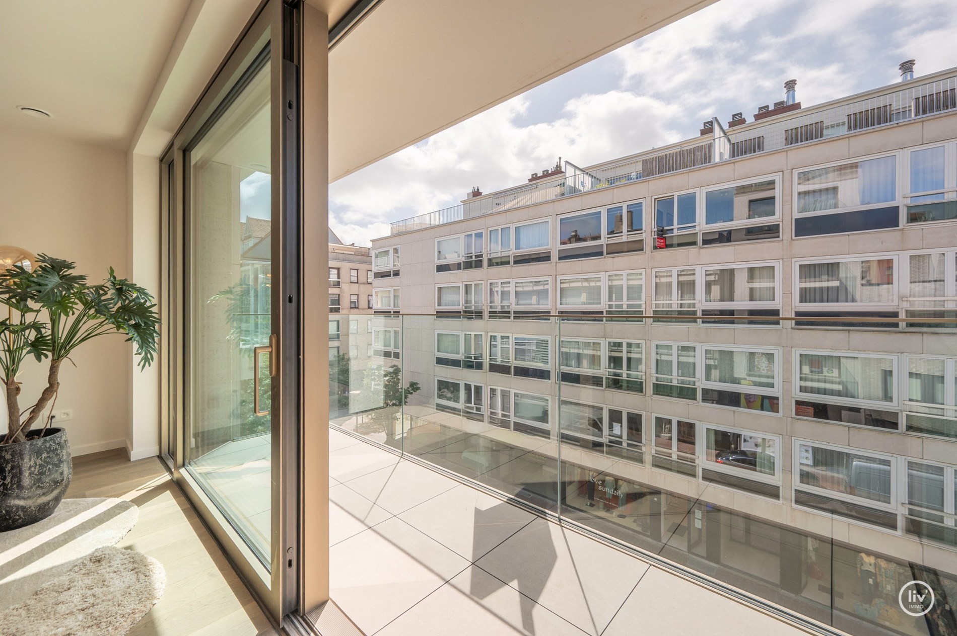 Zuidgericht nieuwbouwappartement met 2 slaapkamers op topligging aan de Kustlaan. 