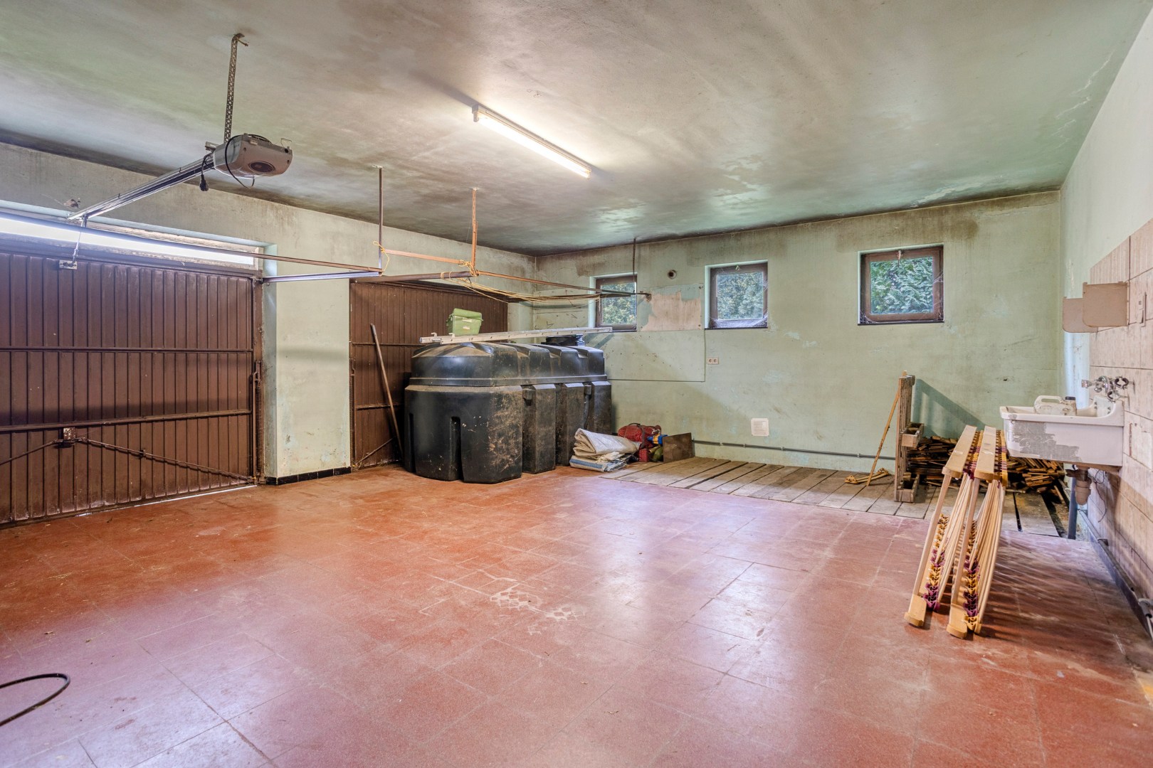 Te renoveren gezinswoning met 4 slpk. op een royaal perceel van 36a 75ca te Balen-Hulsen 