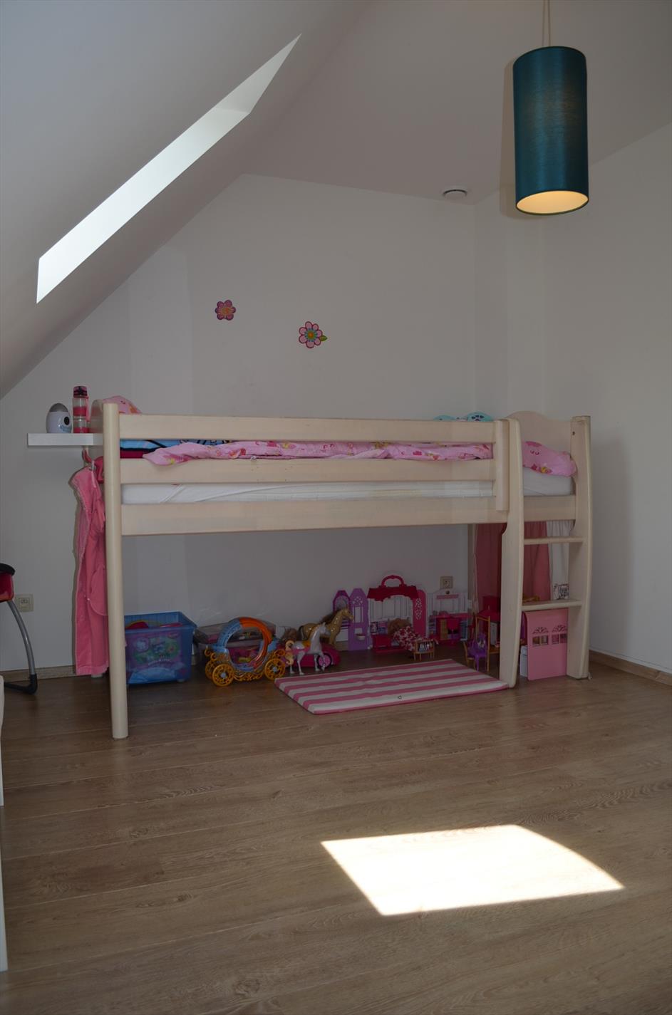 Recente gezinswoning met 3 slpks, tuin, terras en garage te Lembeke 