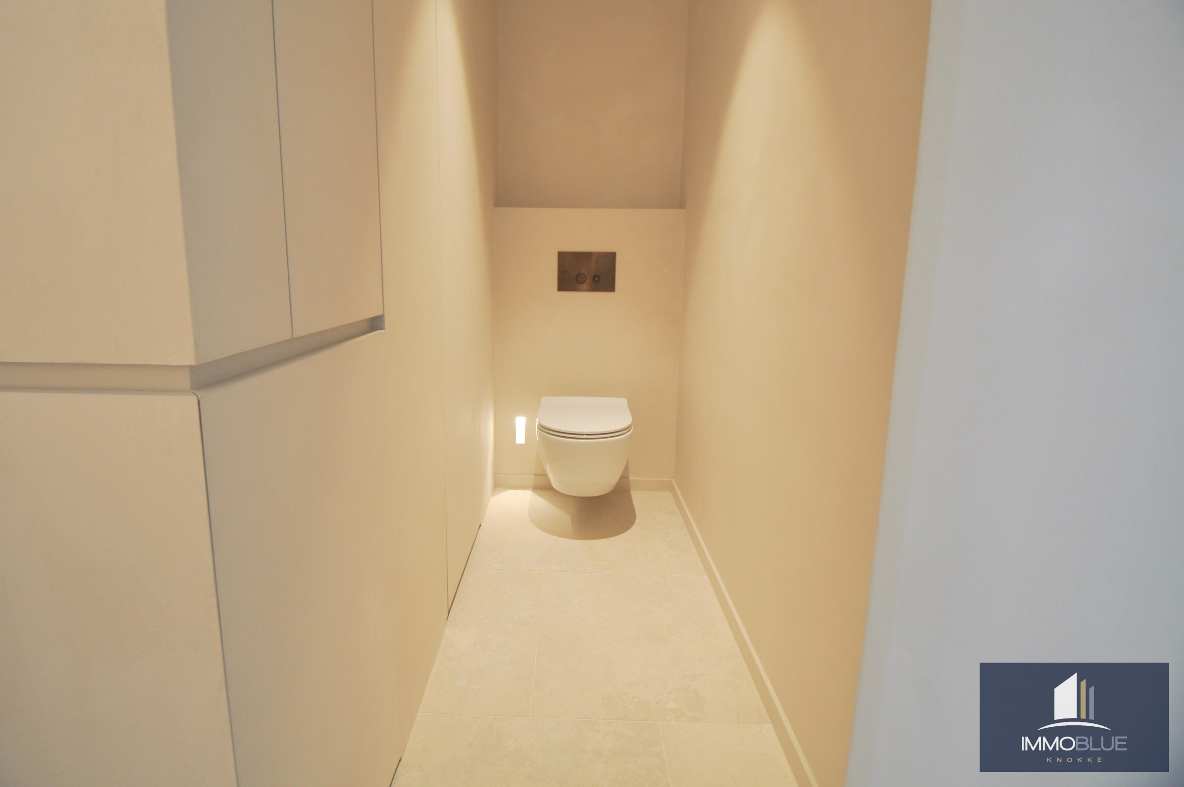 Appartement exceptionnel avec vue frontale sur la mer et une façade d’environ 11,5 mètres, situé au Zoute. 