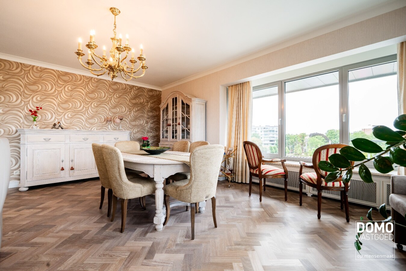 Stijlvol wonen in hartje Hasselt met een uniek uitzicht over het Kolonel Dusartplein 