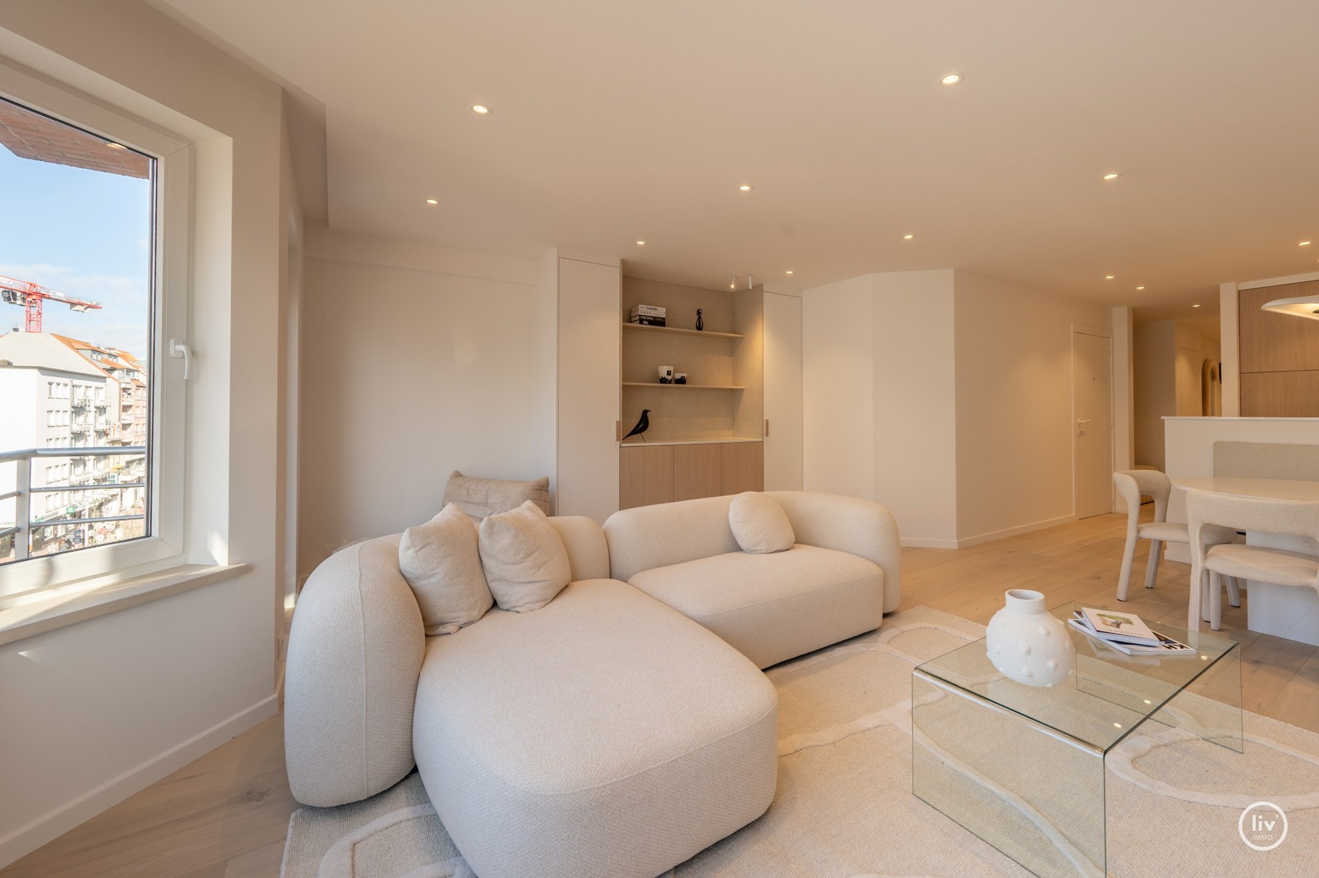 Appartement entièrement rénové et élégant au cœur de Knokke dans la Lippenslaan. 