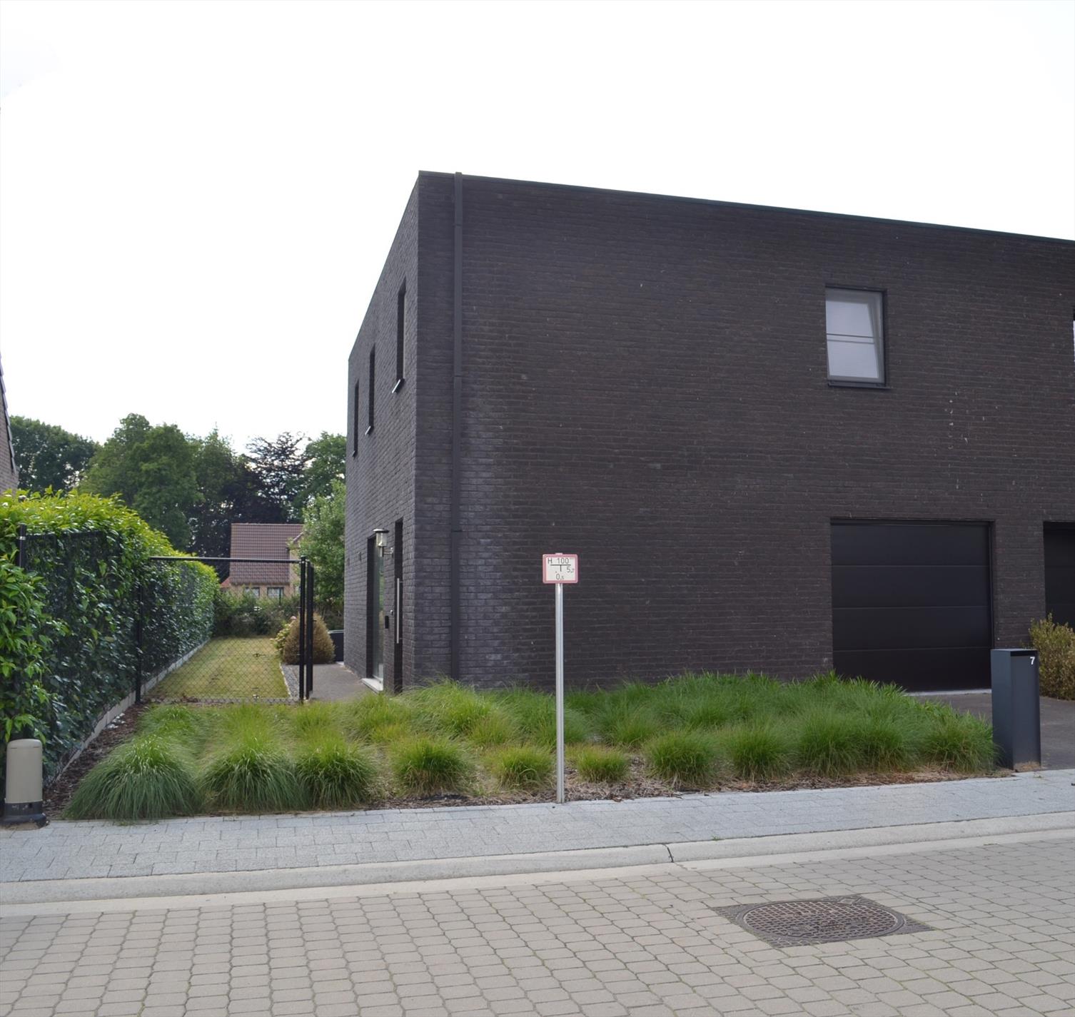 Recente halfopen bebouwing met 4 slpks en tuin te Maldegem 