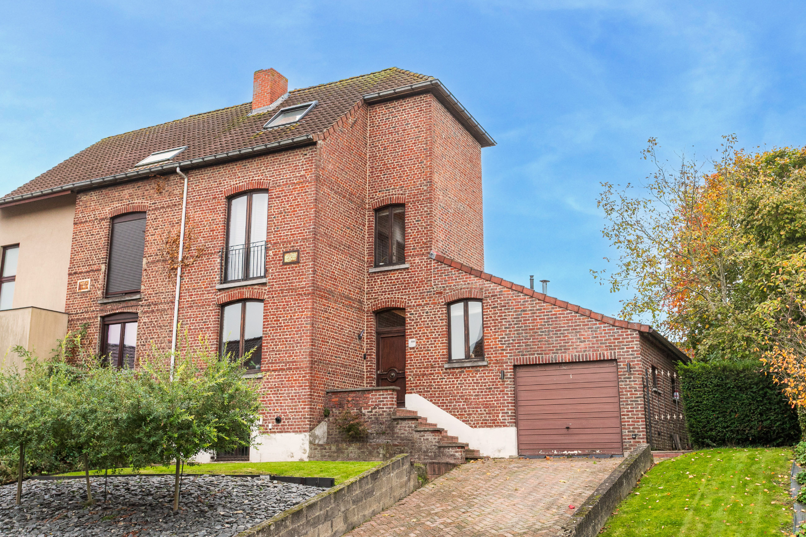 Instapklare driegevelwoning met 3 slpk te Lembeek 