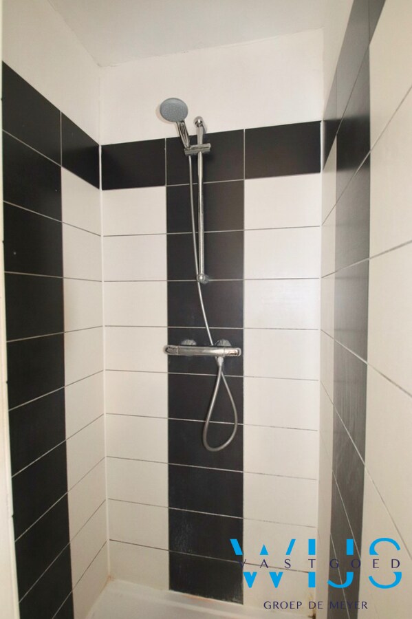 Tweeslaapkamer appartement met terras &amp; garage te BASSEVELDE! 