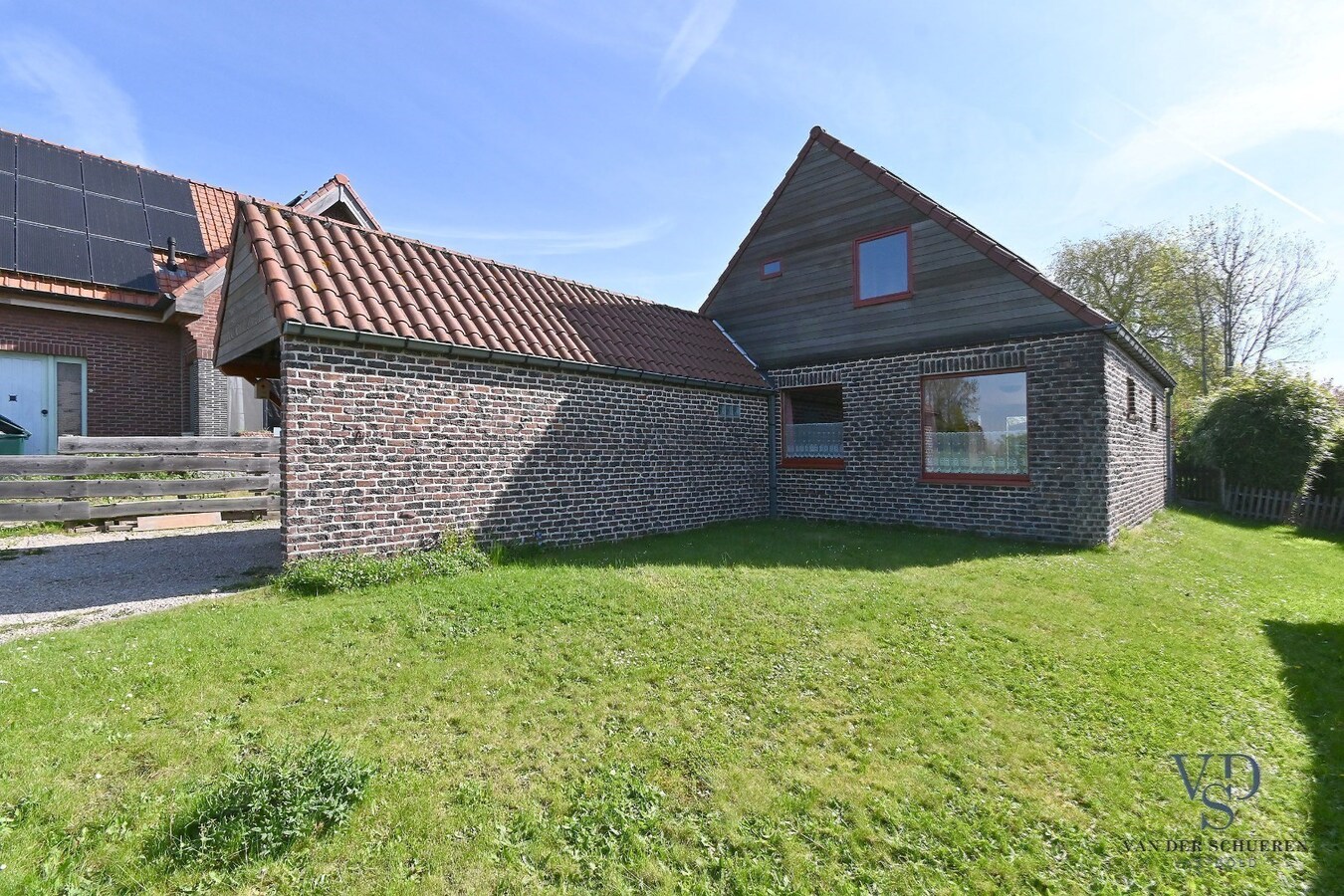 Landelijk gelegen open bebouwing op een uitzonderlijk perceel (1585m²) 