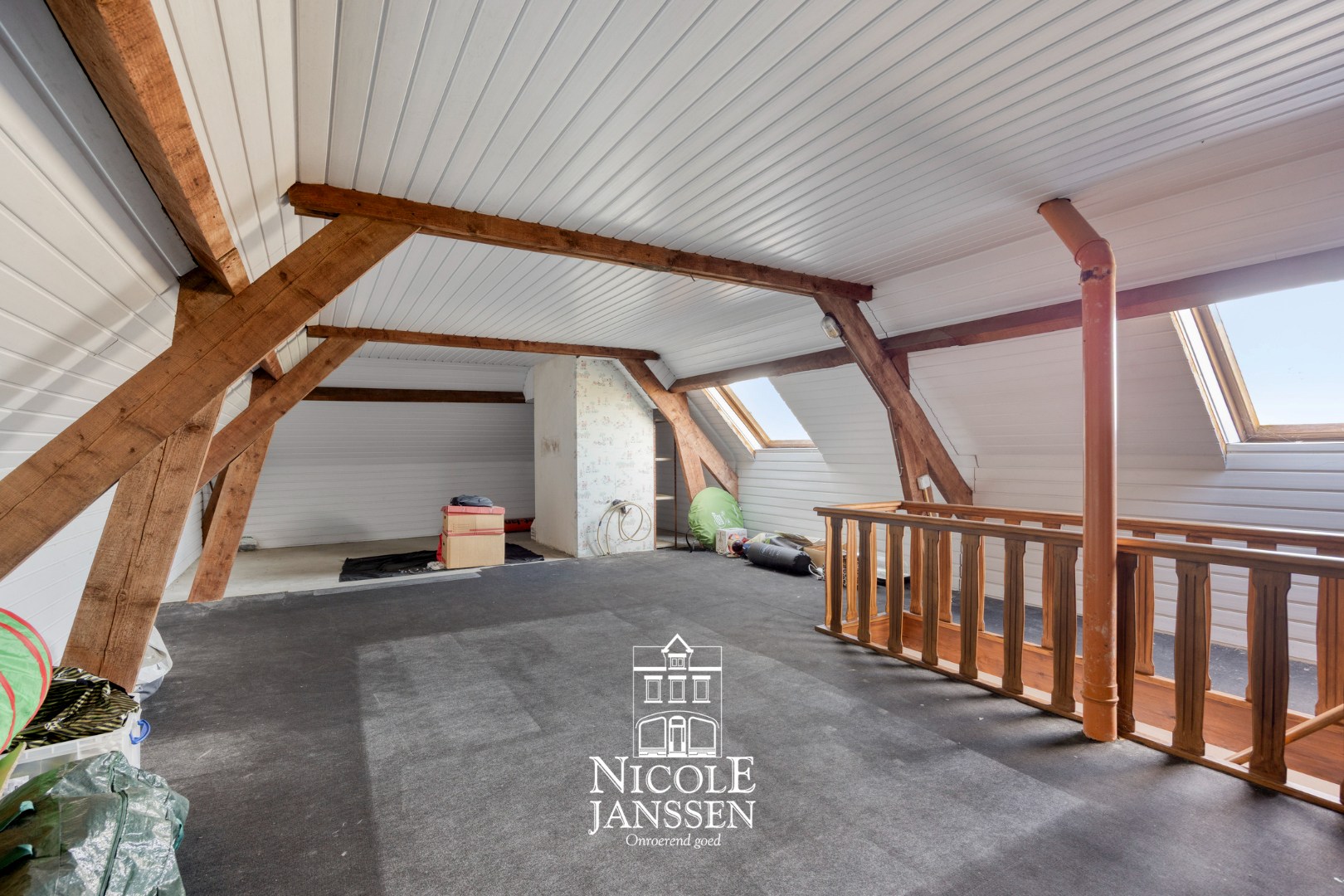 Open zolderruimte met mogelijkheden