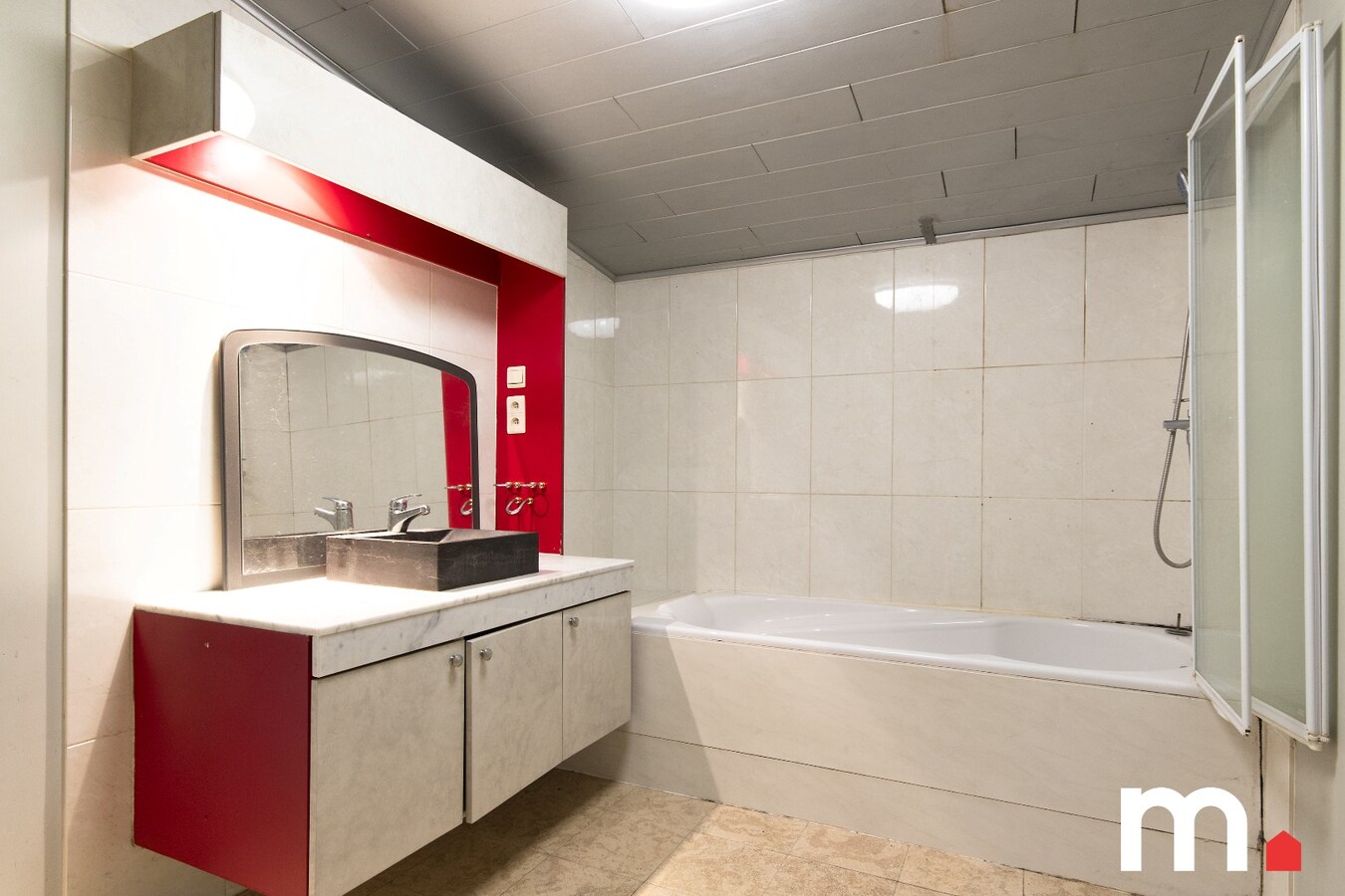 Charmante en ruime woning met grote tuin op 1.218 m² in het gezellige Lendelede met LOODS ! 