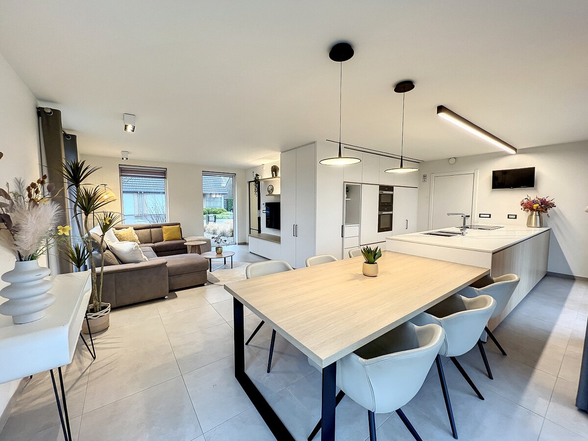 Prachtige instapklare woning met vier slaapkamers in een aangename wijk te Roeselare (Beitem). 