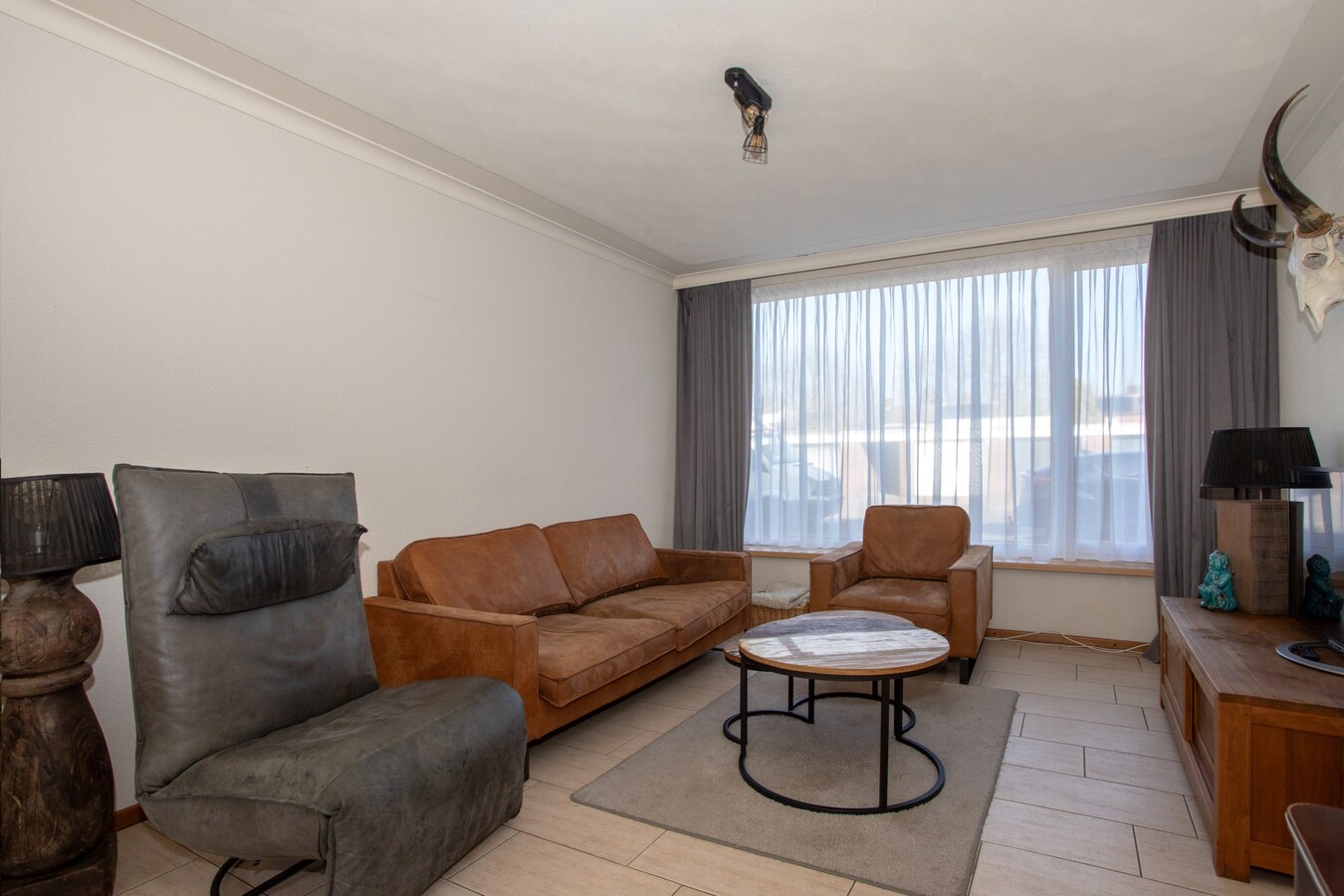 Uitgebouwde middenwoning met grote berging (28 m2) gelegen in een gewilde woonwijk in Bladel. 