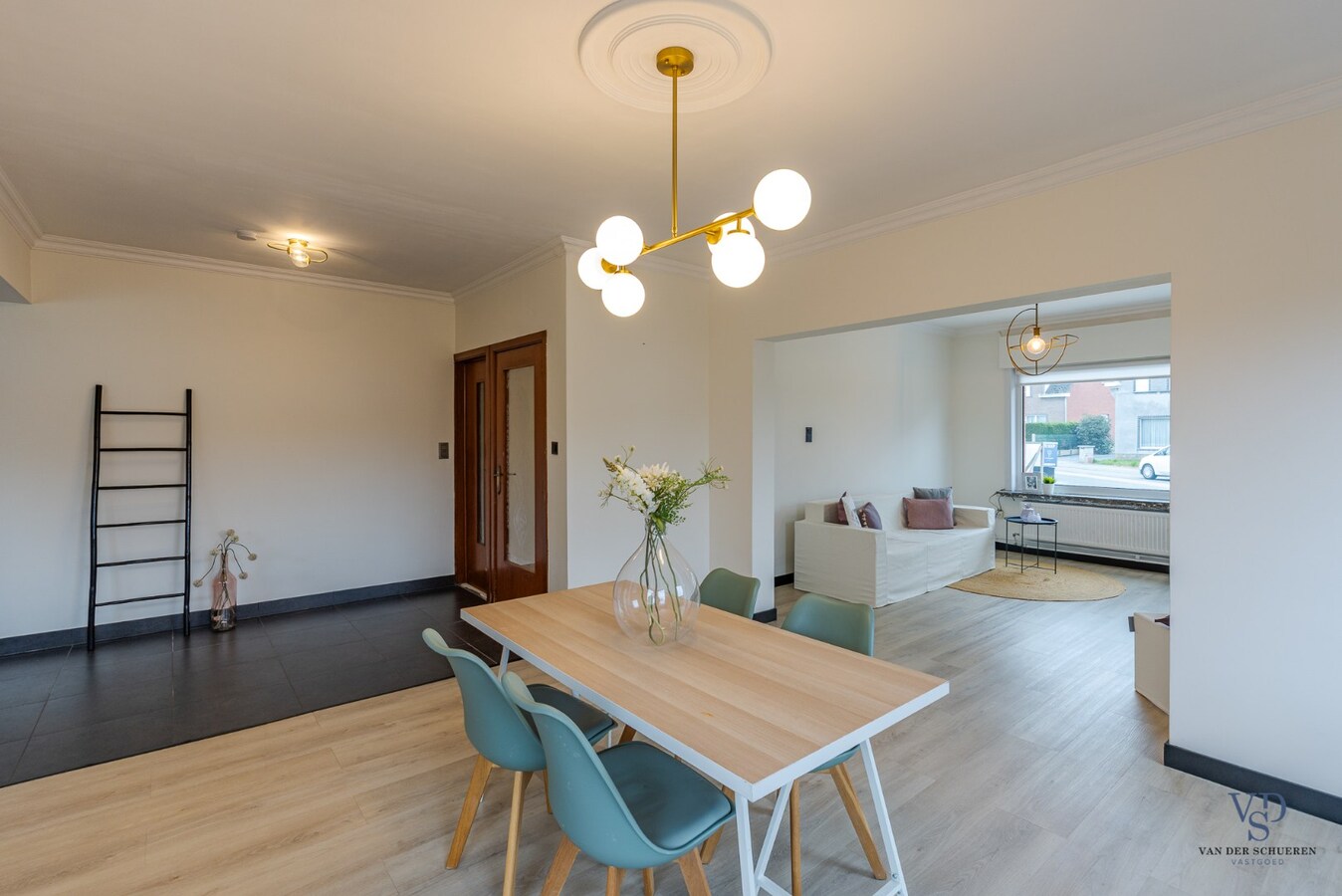 Ruime, deels gerenoveerde Half Open Bebouwing 