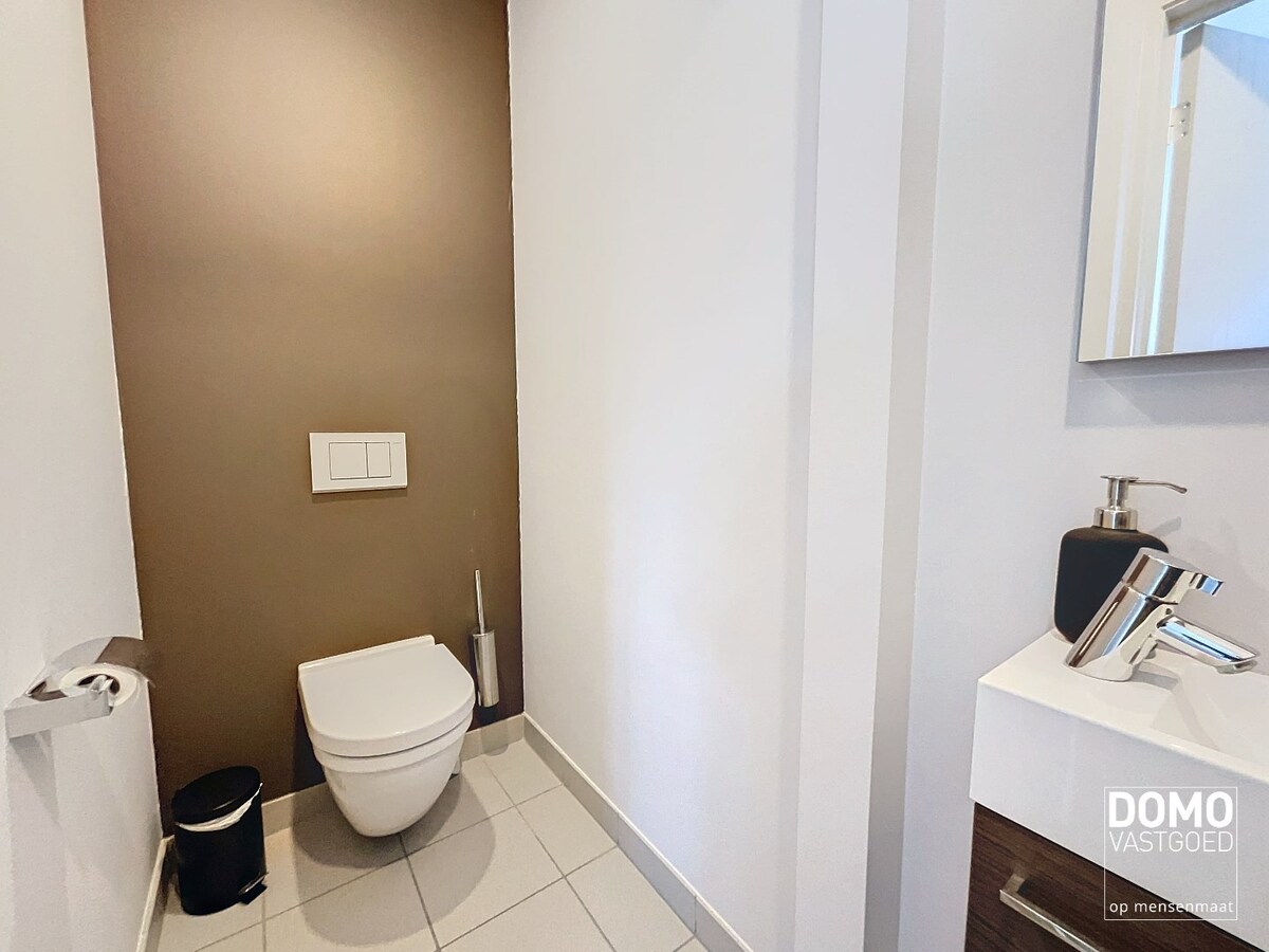 Knap en ruim appartement in het centrum van Kermt, inclusief een buitengewoon terras. 